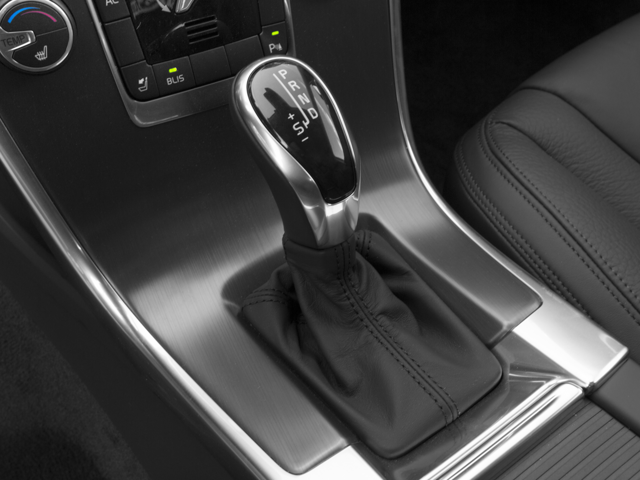 2016 Volvo XC60 T6 Drive-E Platinum