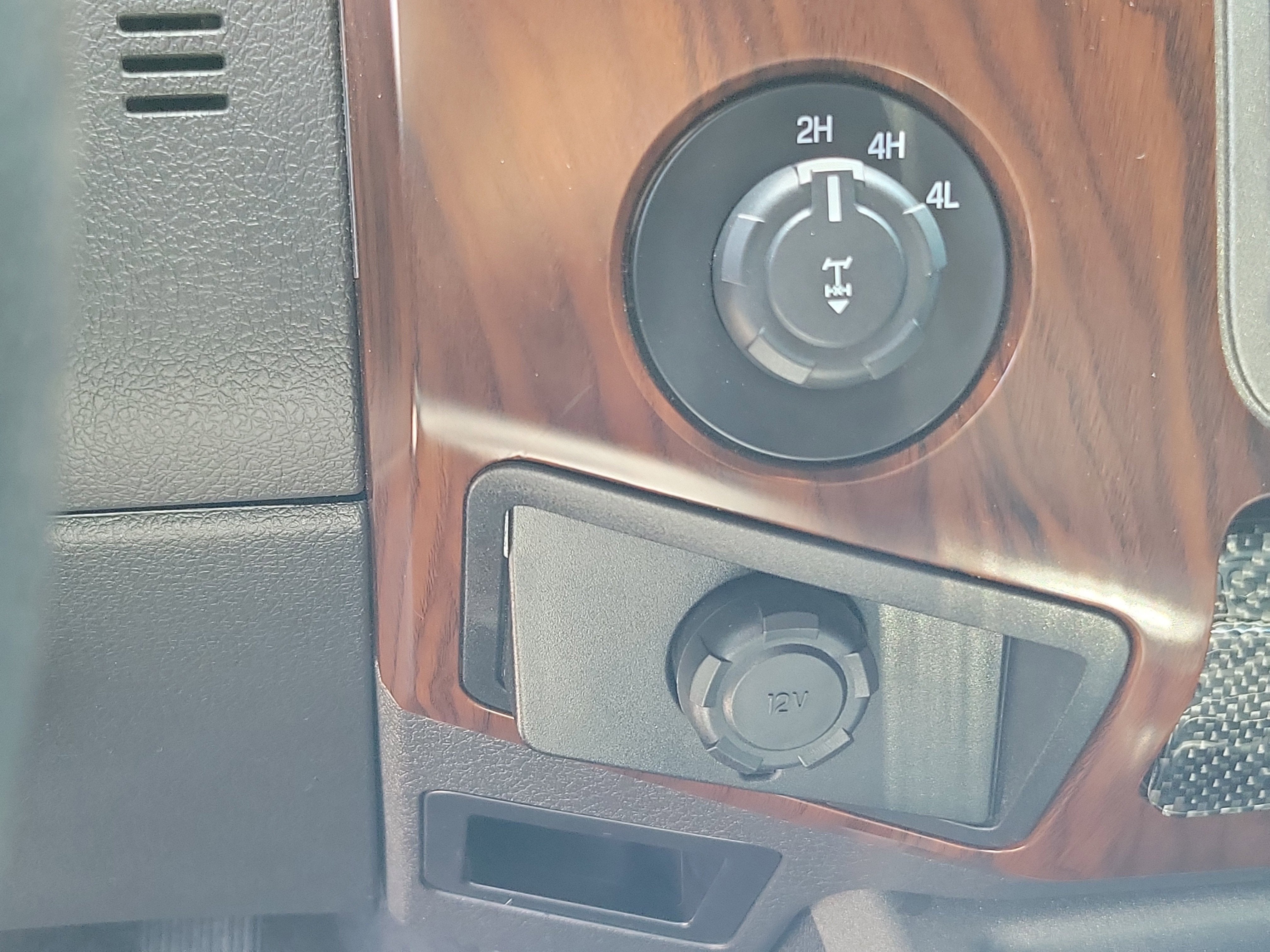 2011 Ford Super Duty F-350 SRW Lariat