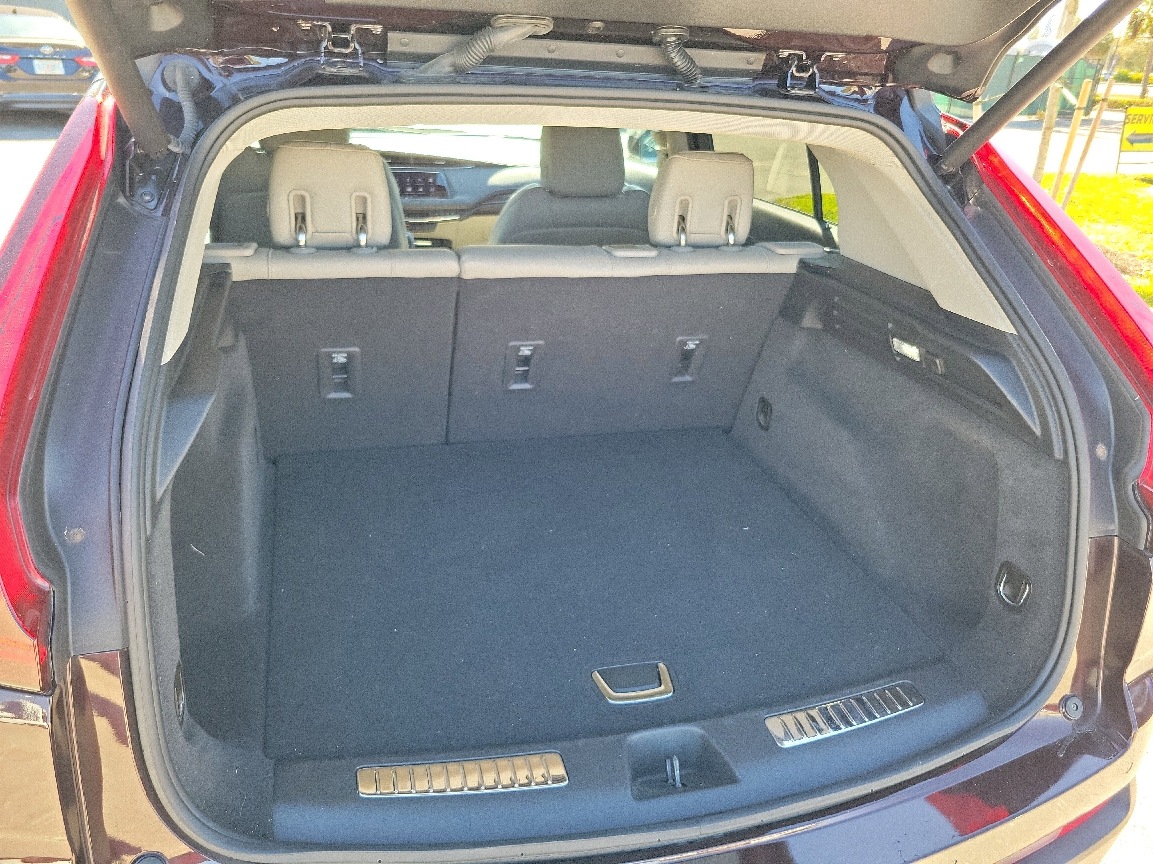 2021 Cadillac XT4 FWD Premium Luxury