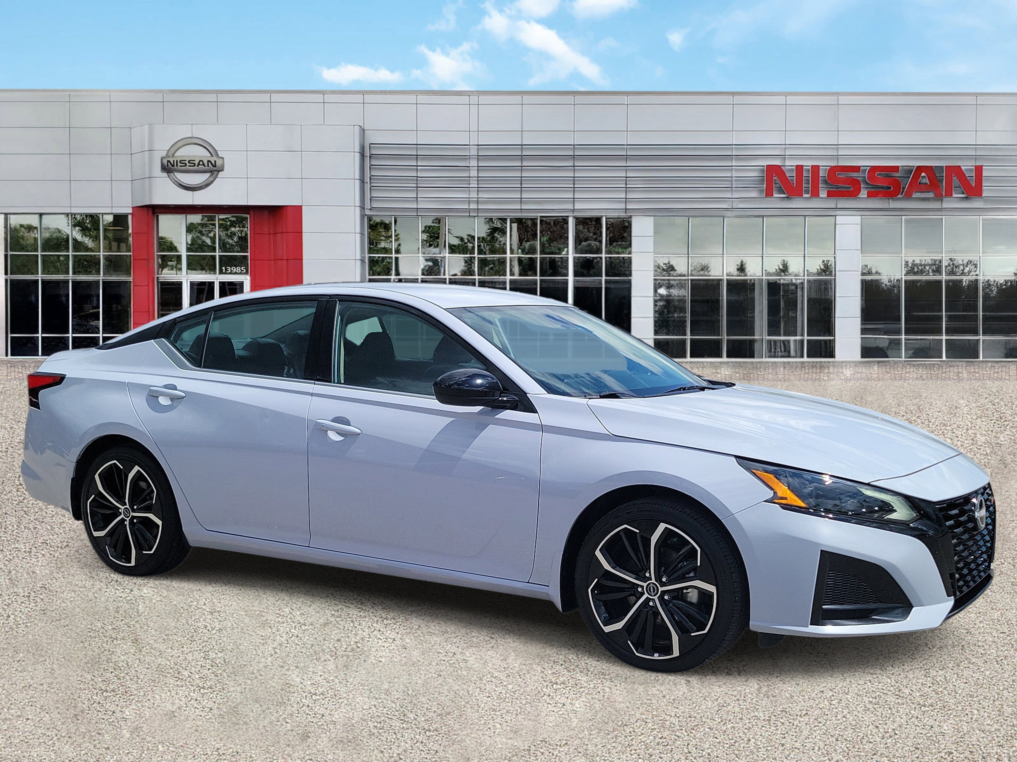 2025 Nissan Altima SR