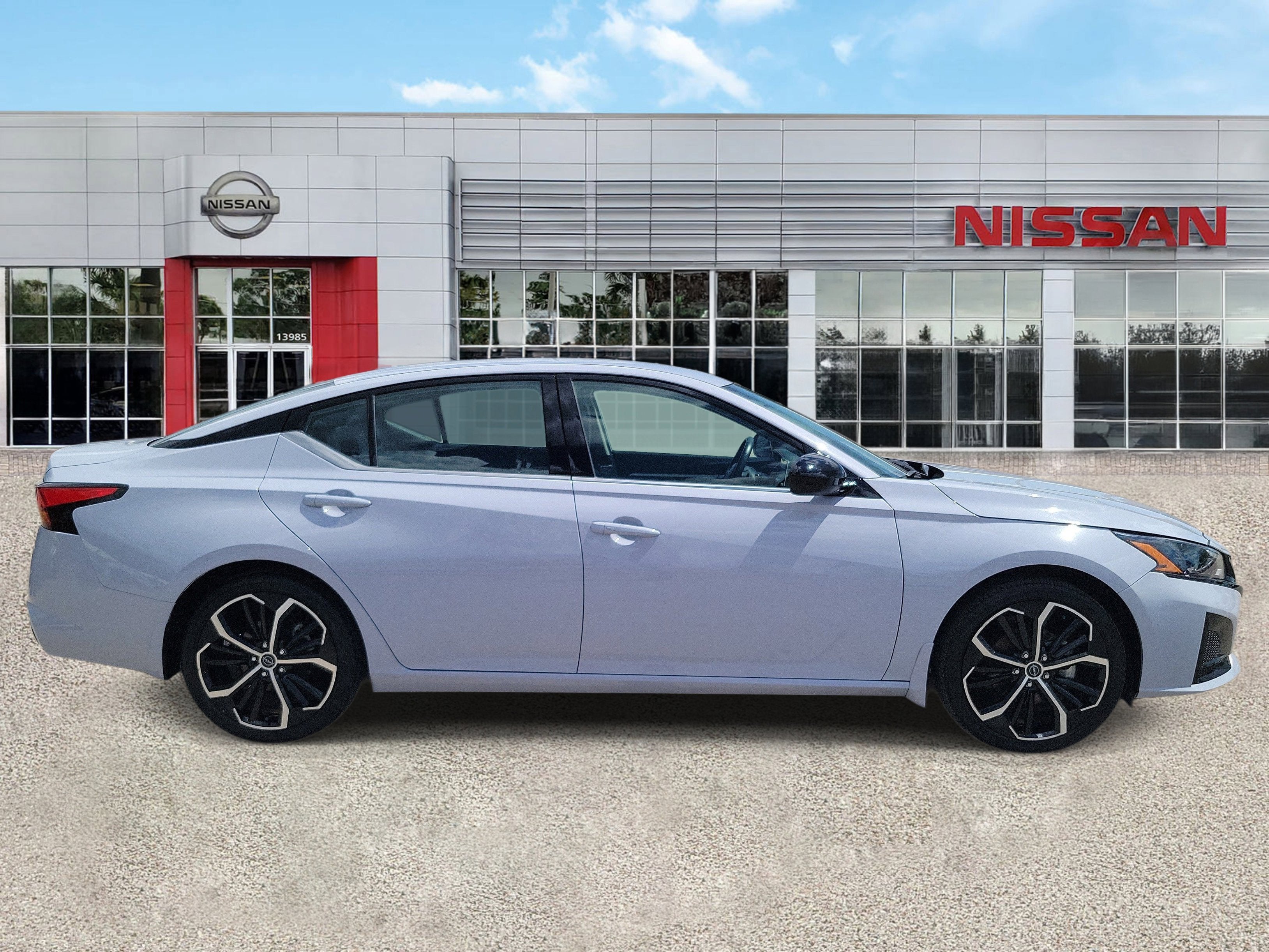 2025 Nissan Altima SR