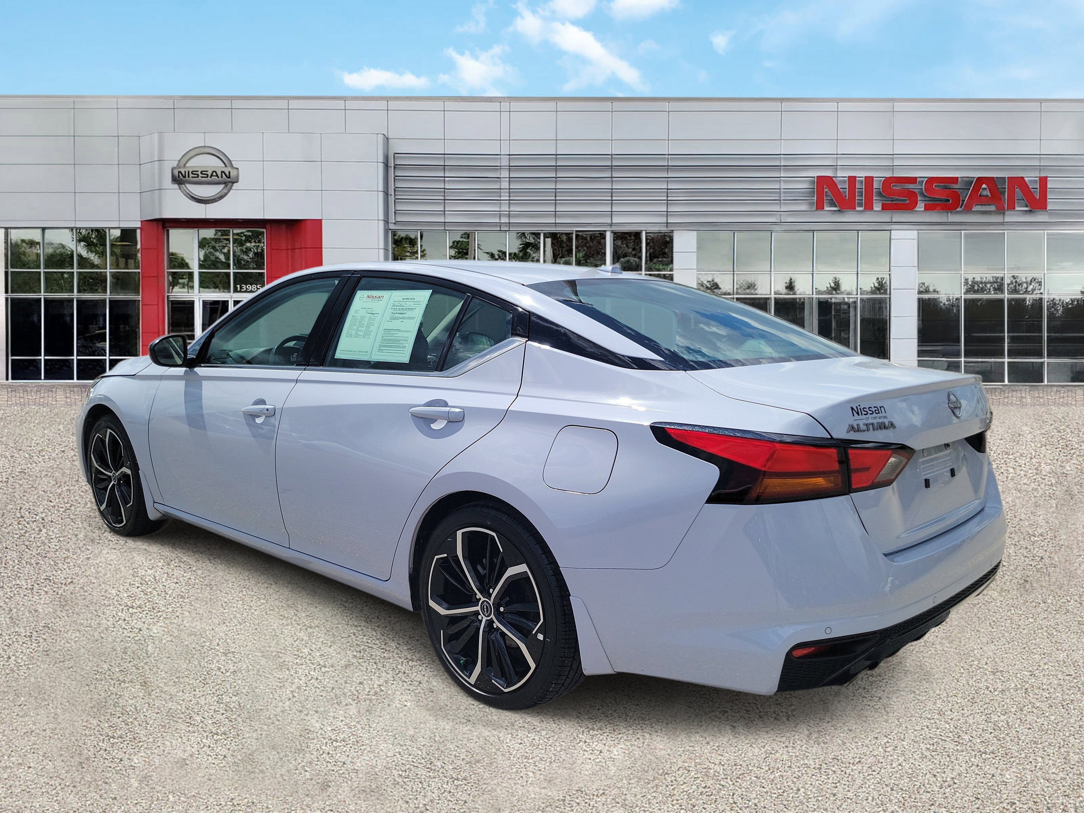 2025 Nissan Altima SR