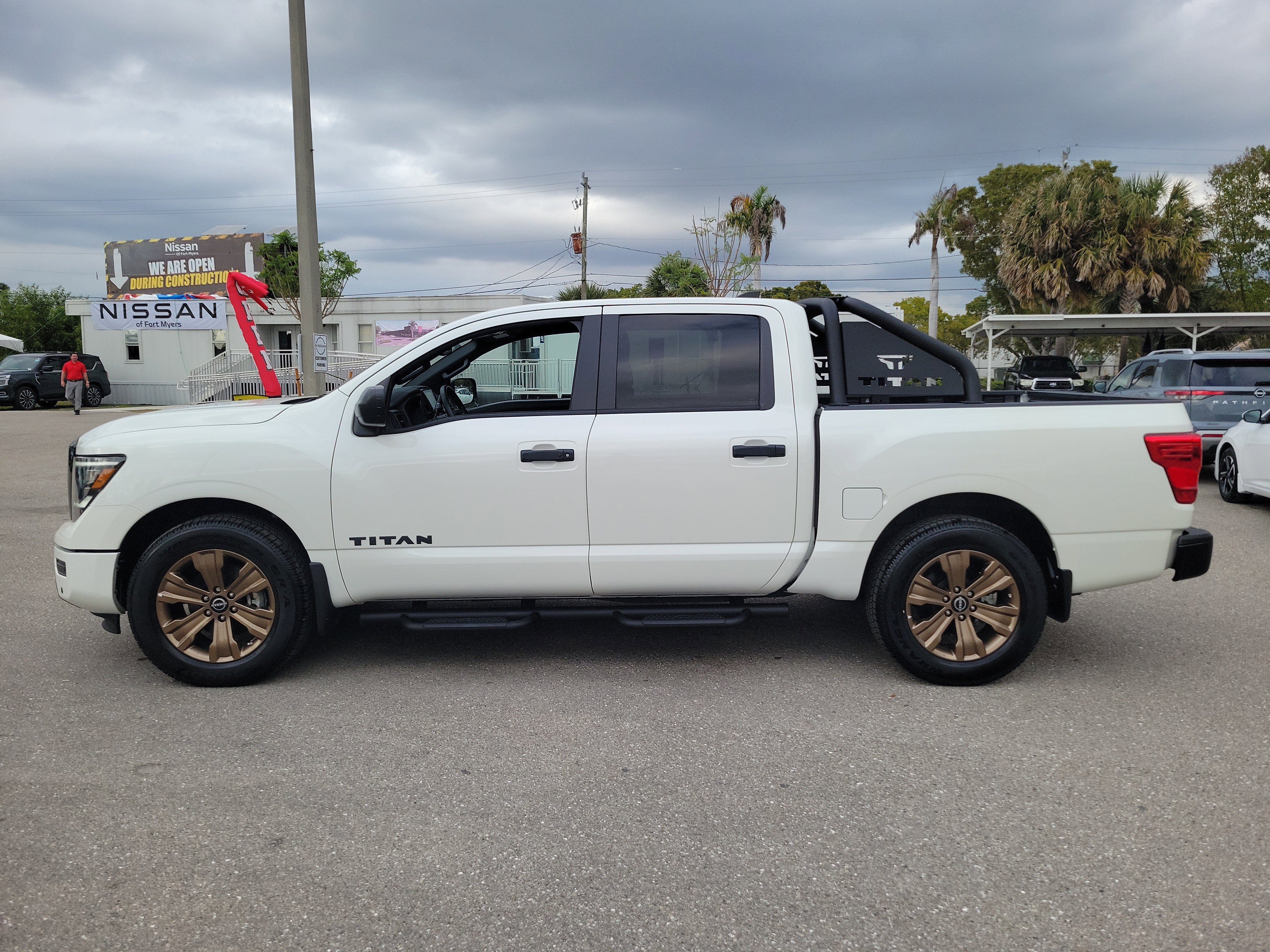 2024 Nissan Titan SV