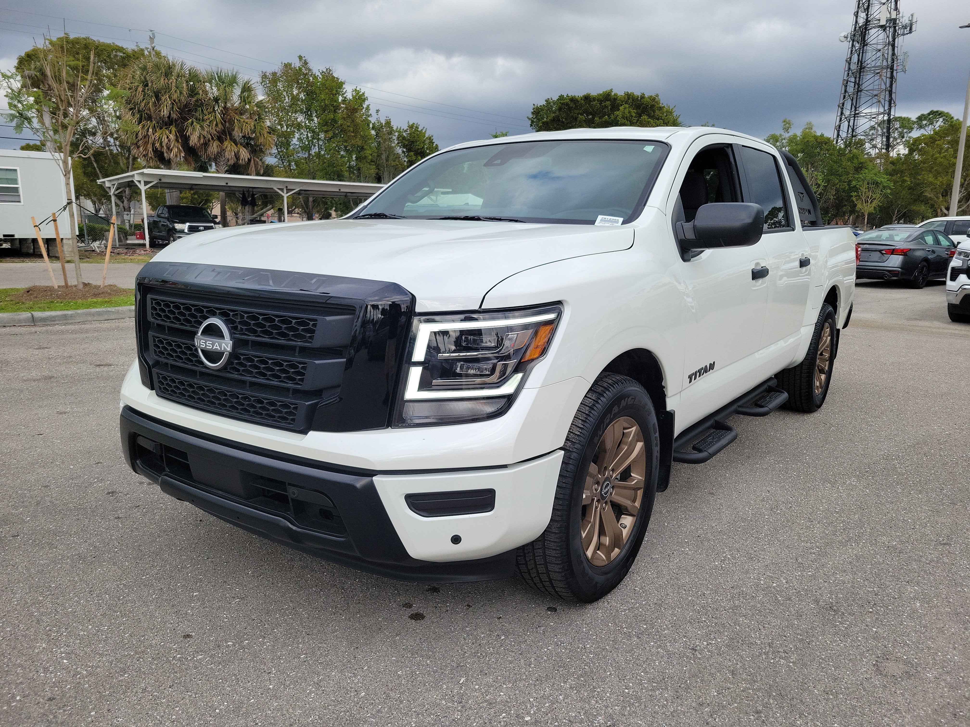 2024 Nissan Titan SV