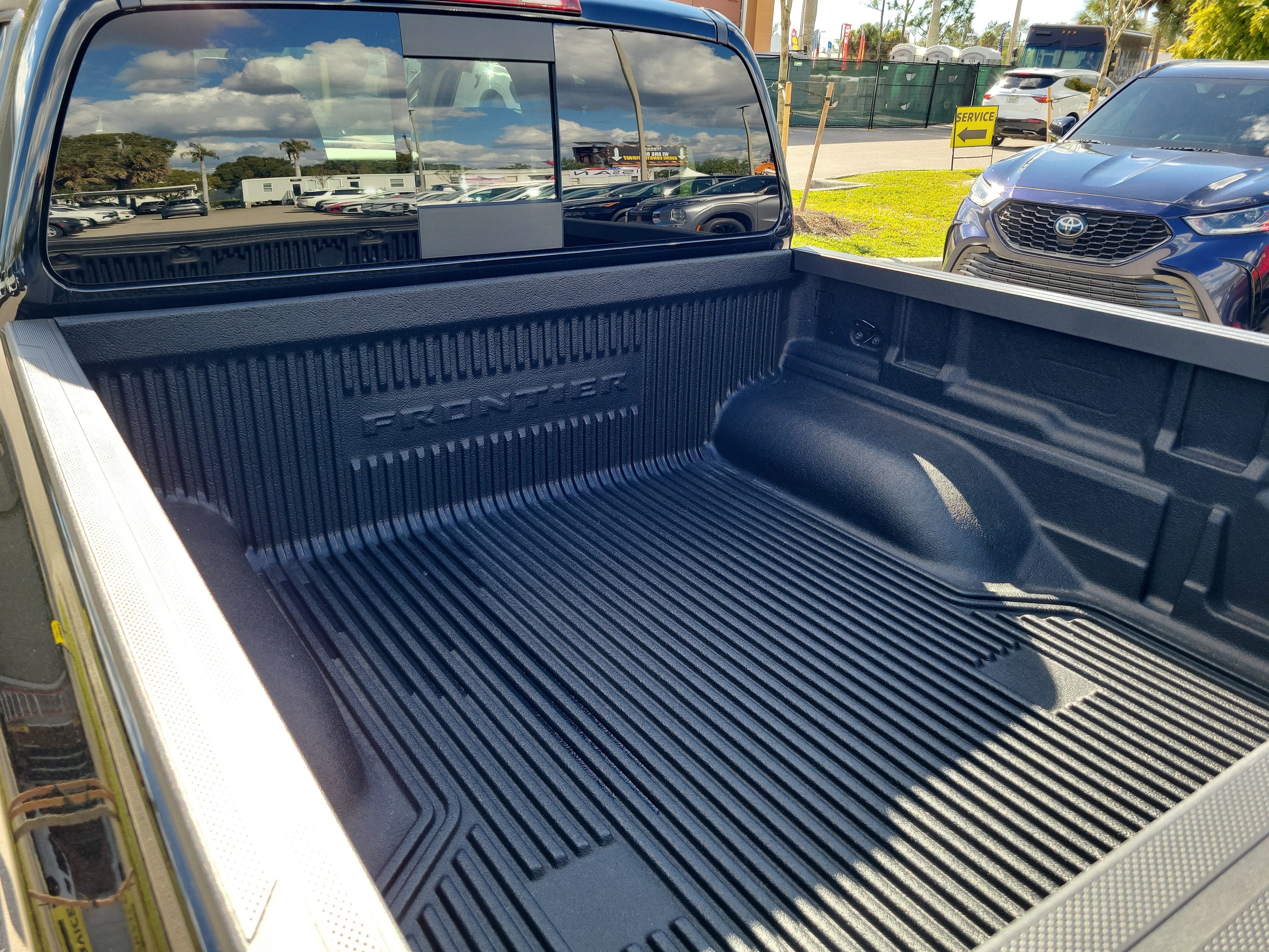 2025 Nissan Frontier SV