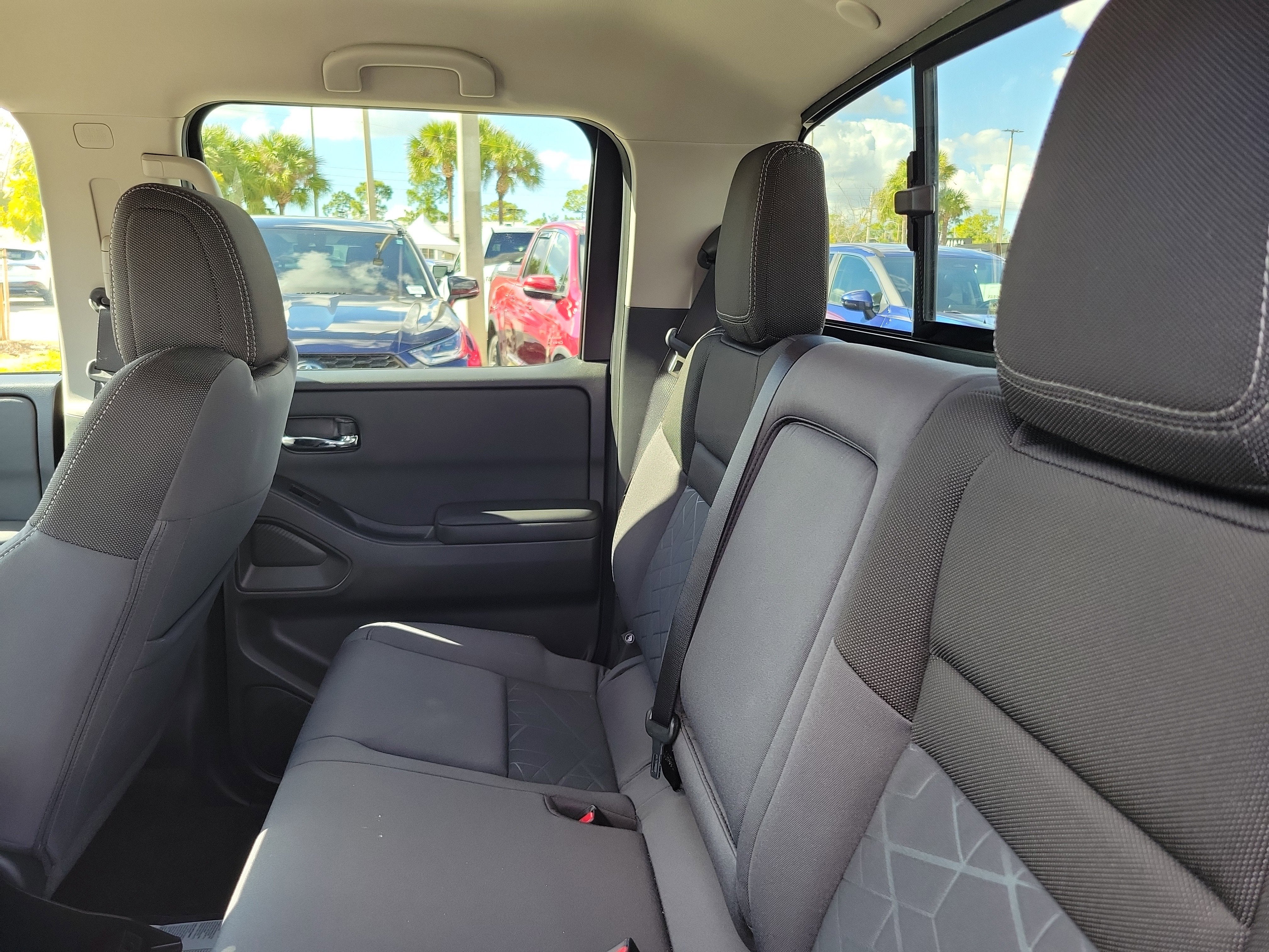 2025 Nissan Frontier SV