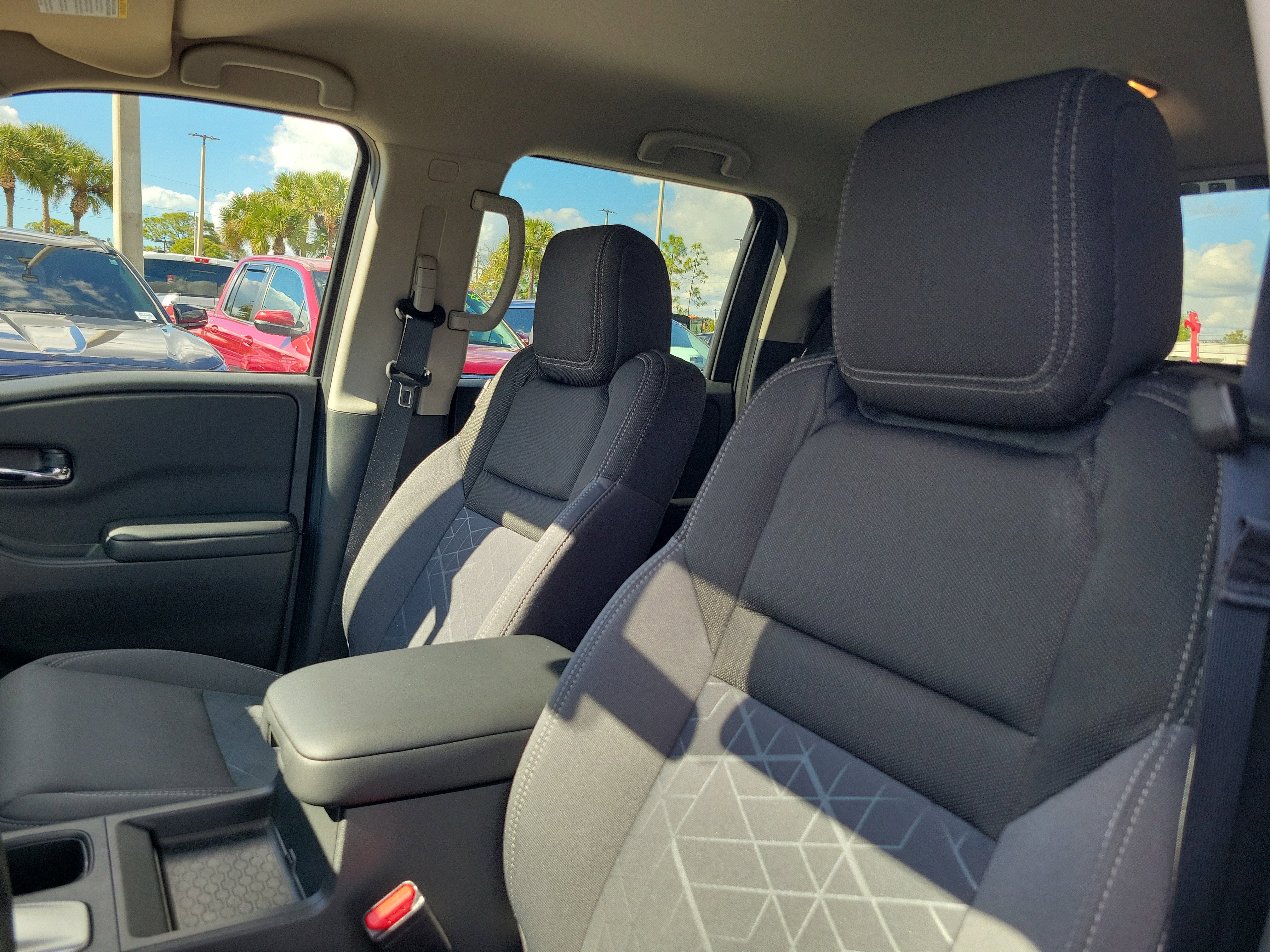 2025 Nissan Frontier SV