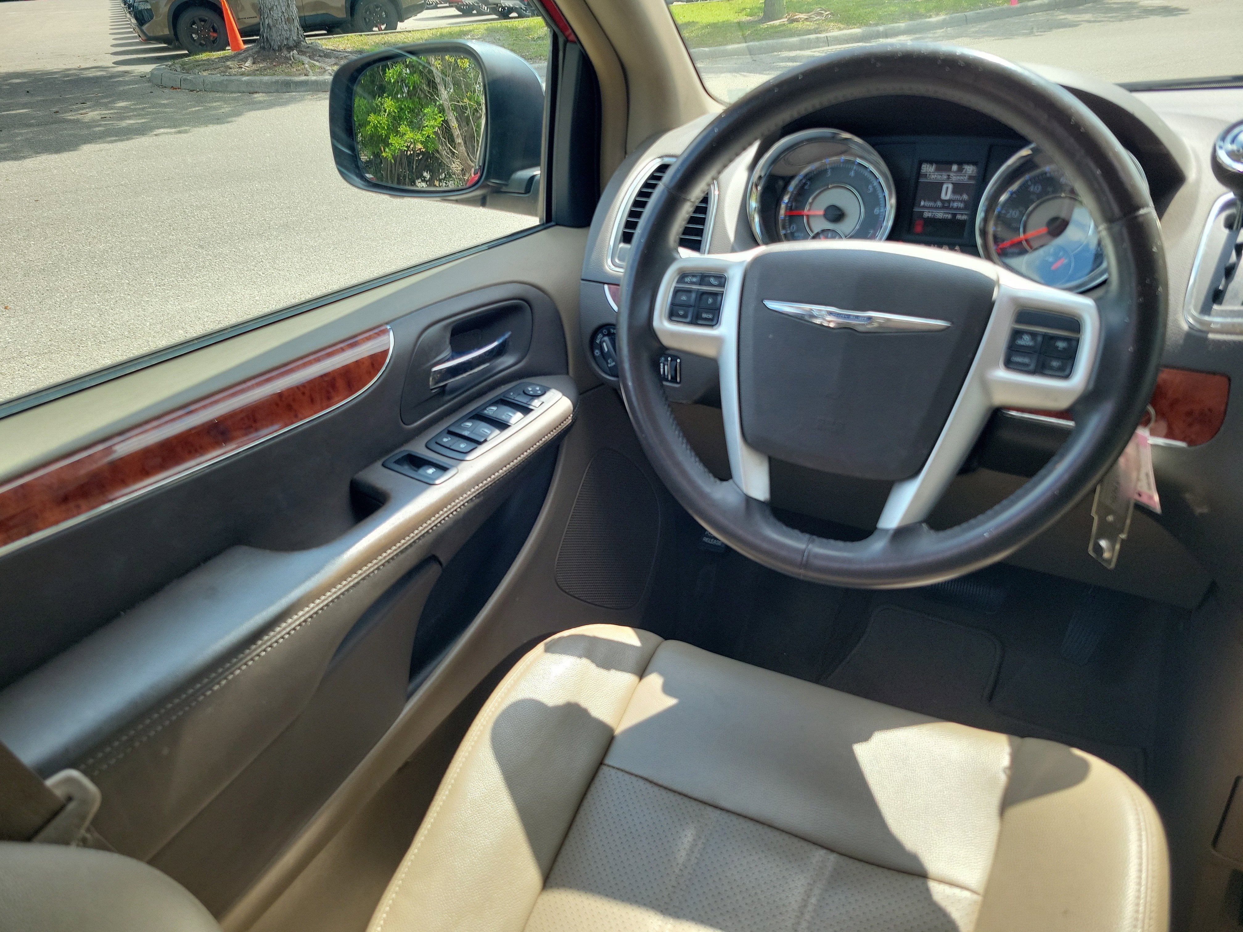 2014 Chrysler Town & Country Touring-L