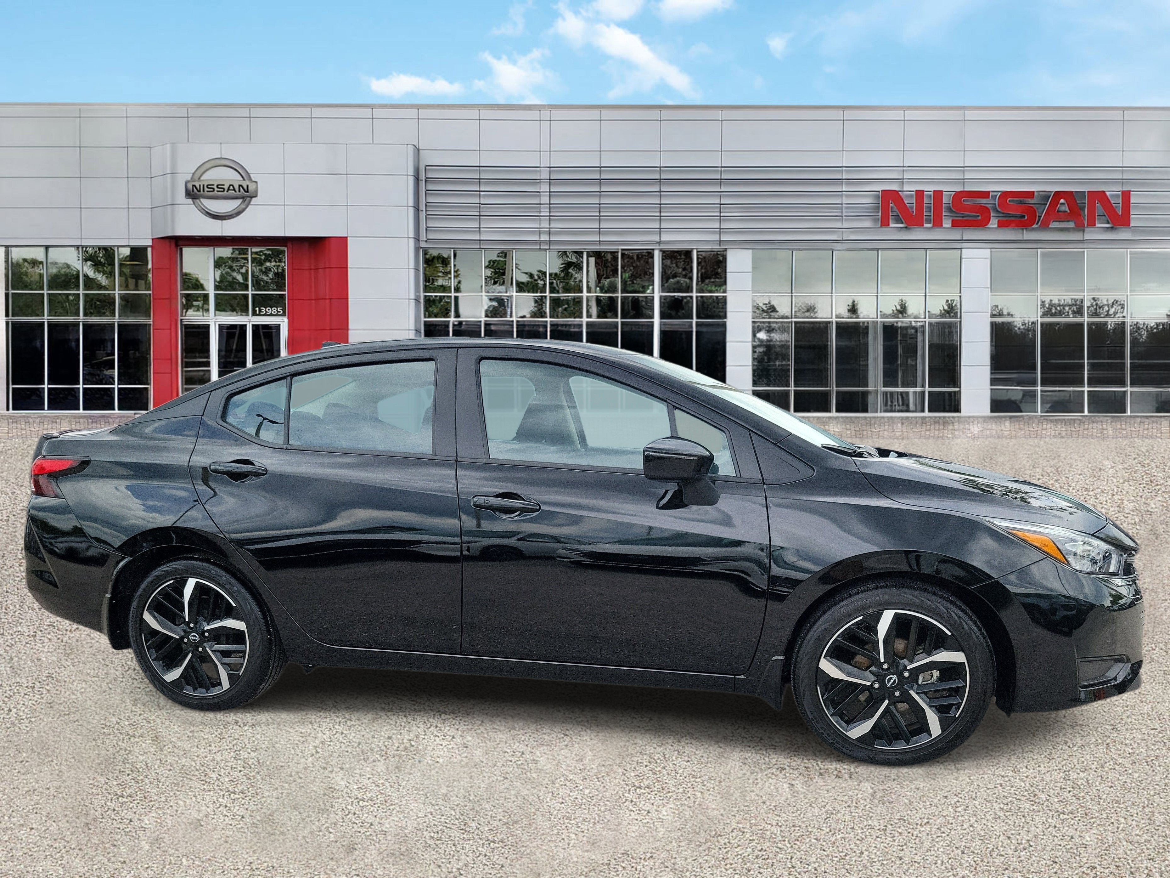 2025 Nissan Versa SR