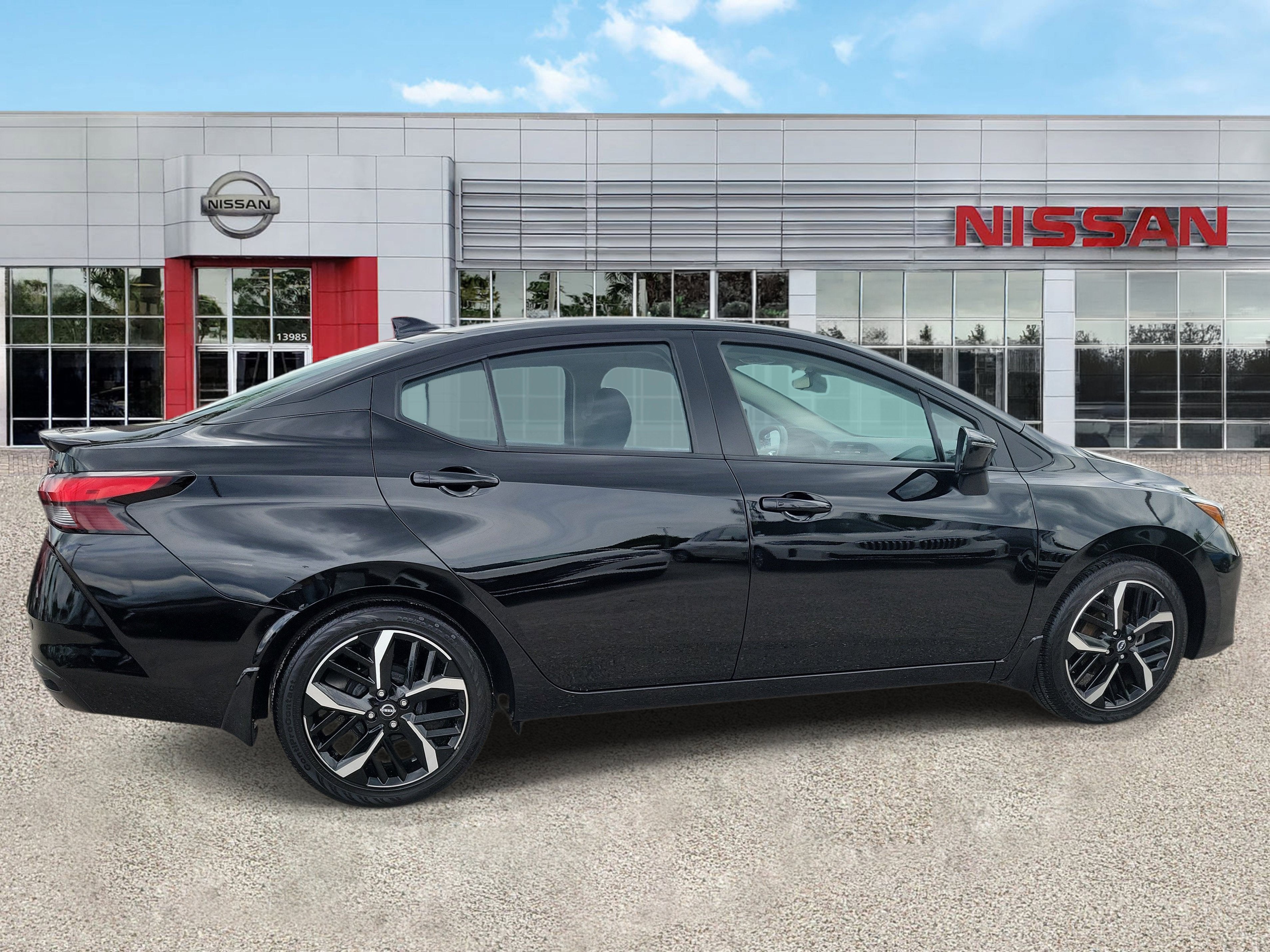 2025 Nissan Versa SR