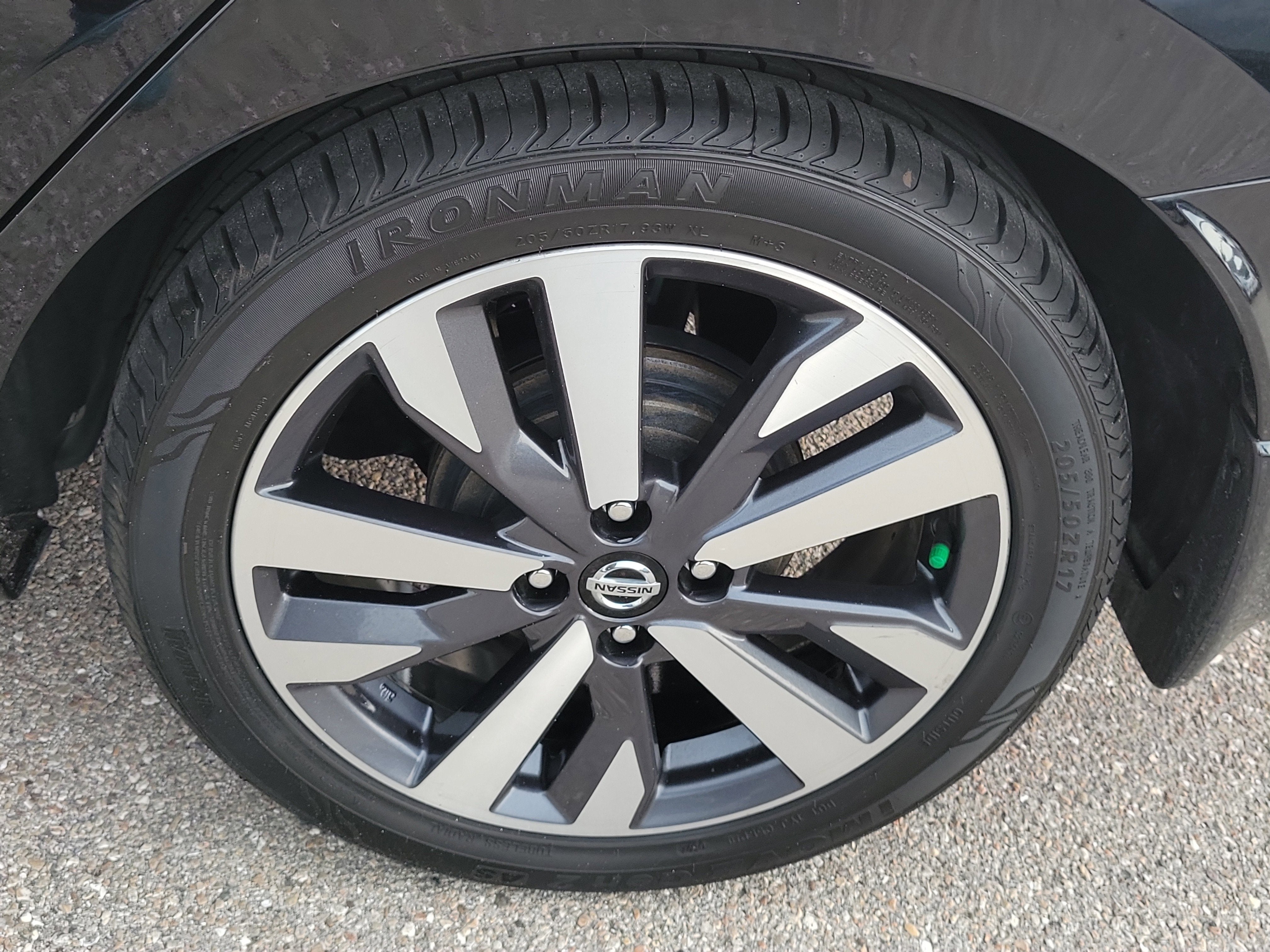 2021 Nissan Versa SR