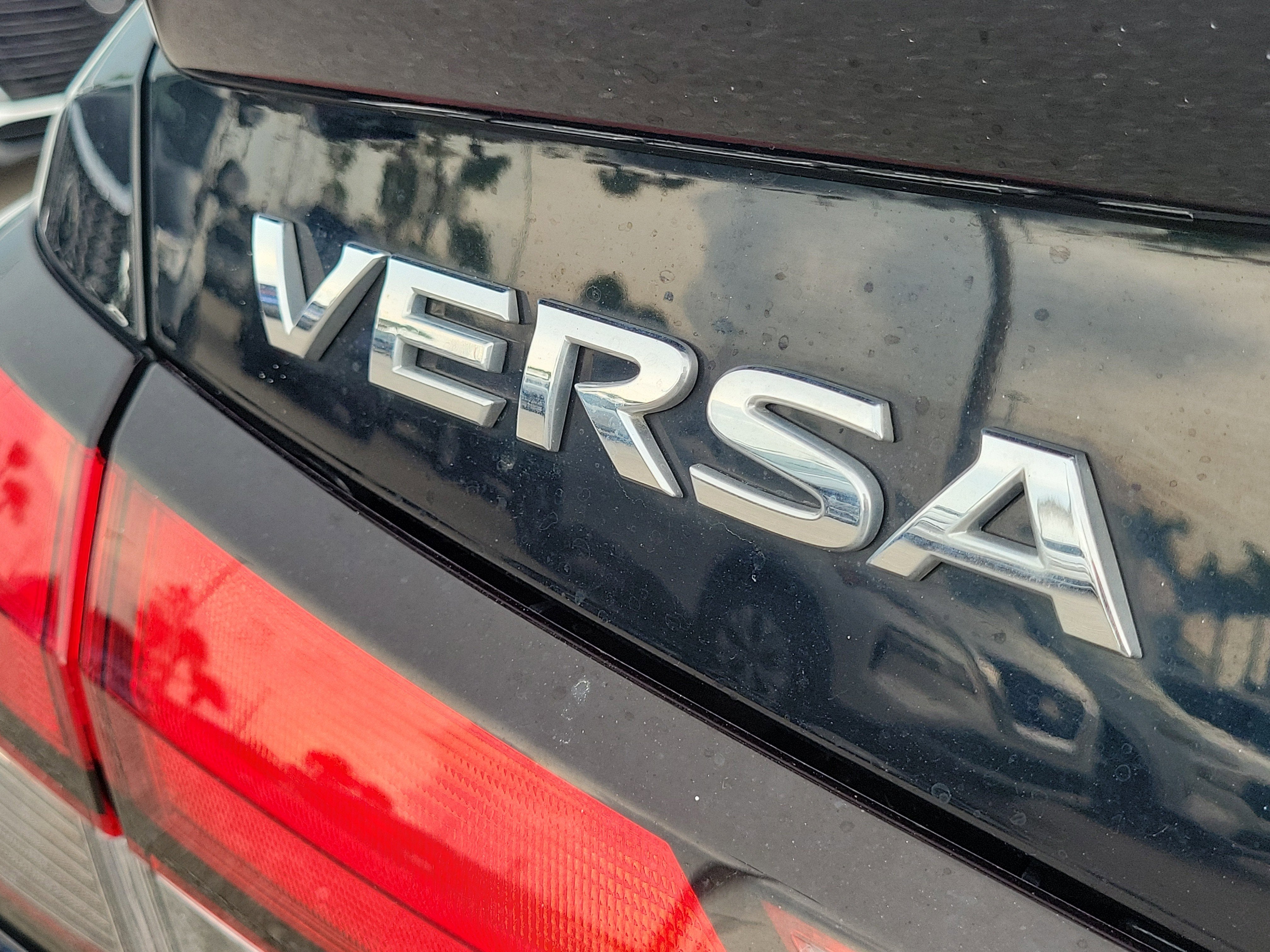 2021 Nissan Versa SR