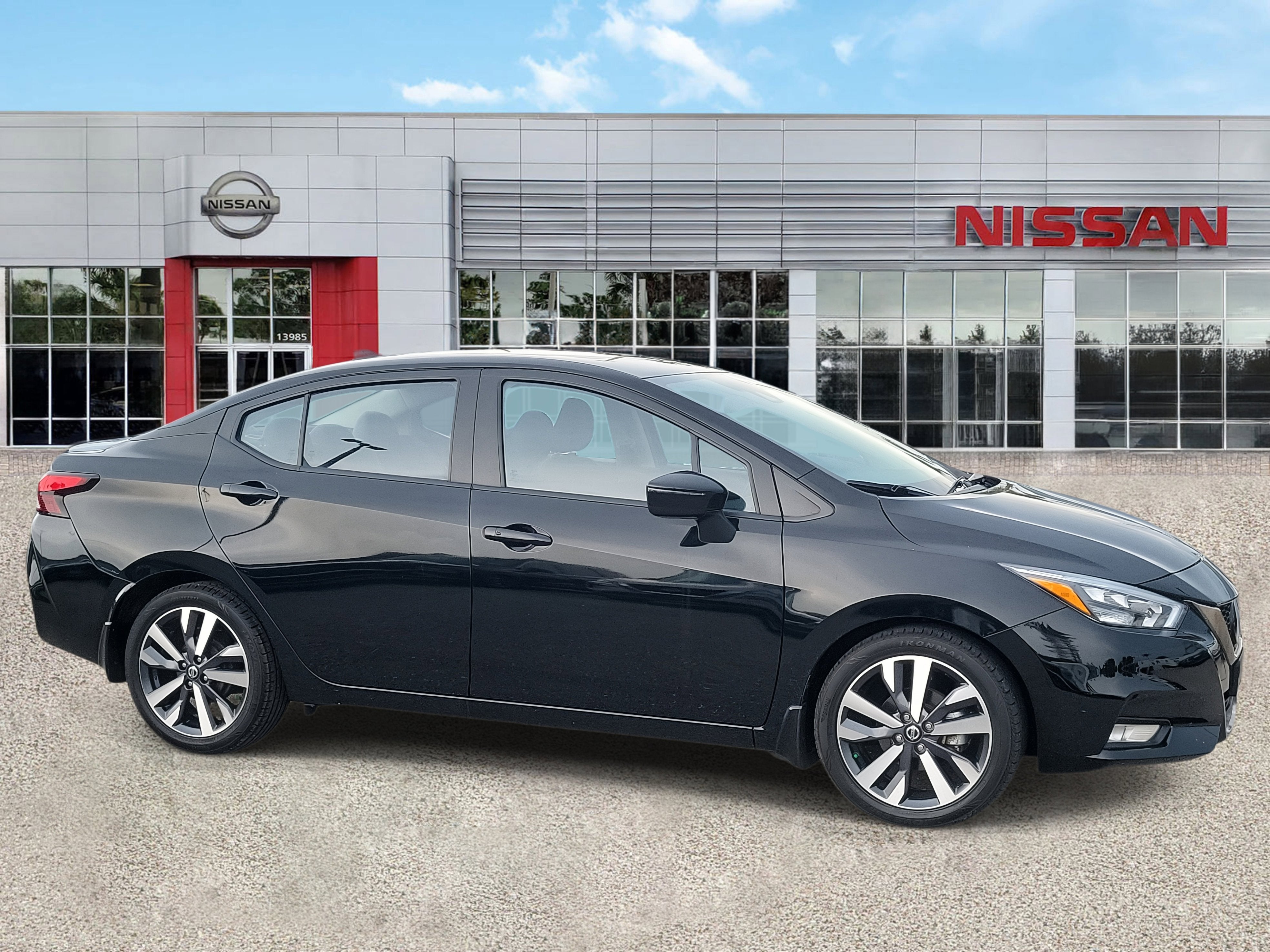 2021 Nissan Versa SR
