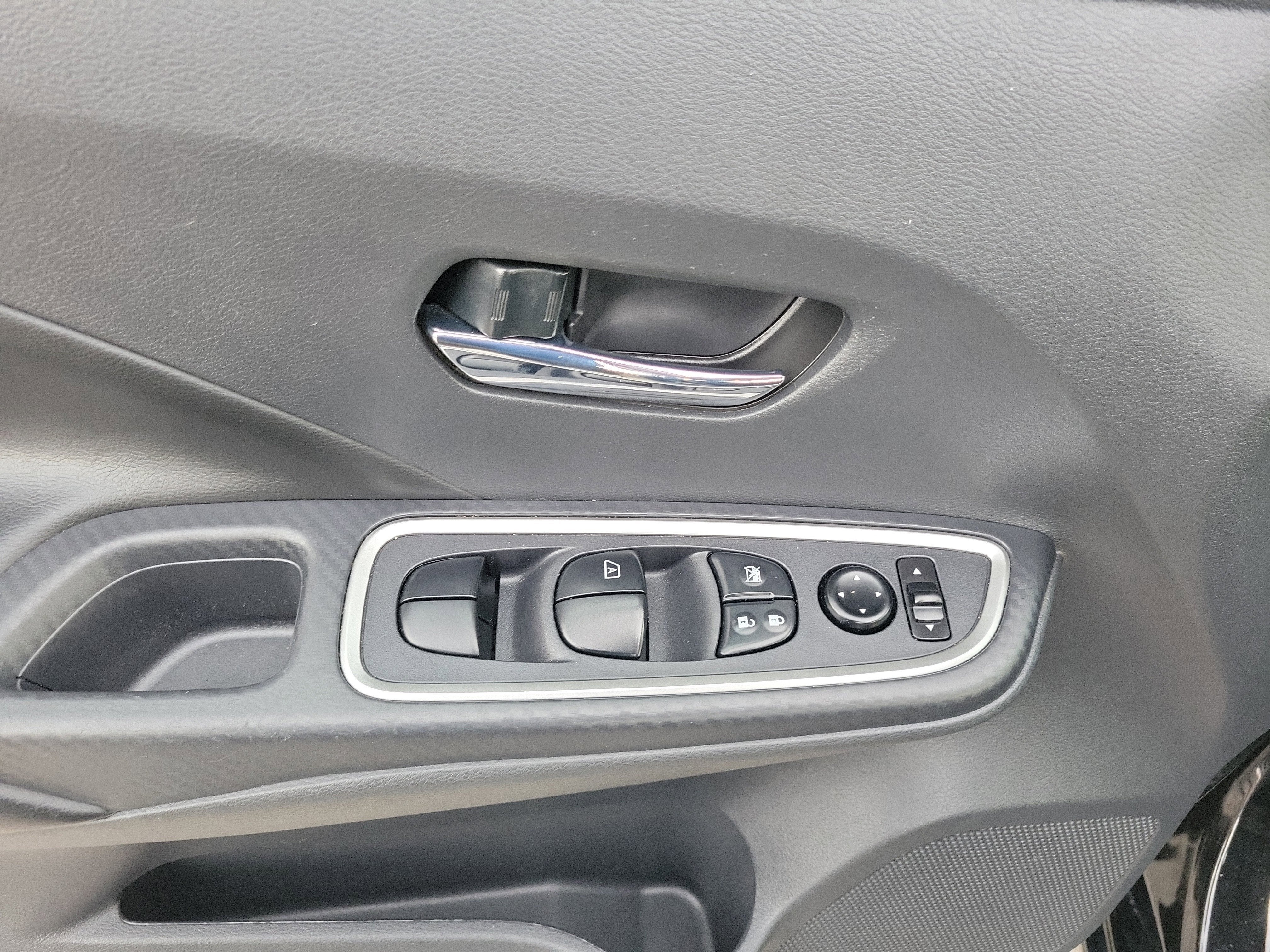 2021 Nissan Versa SR