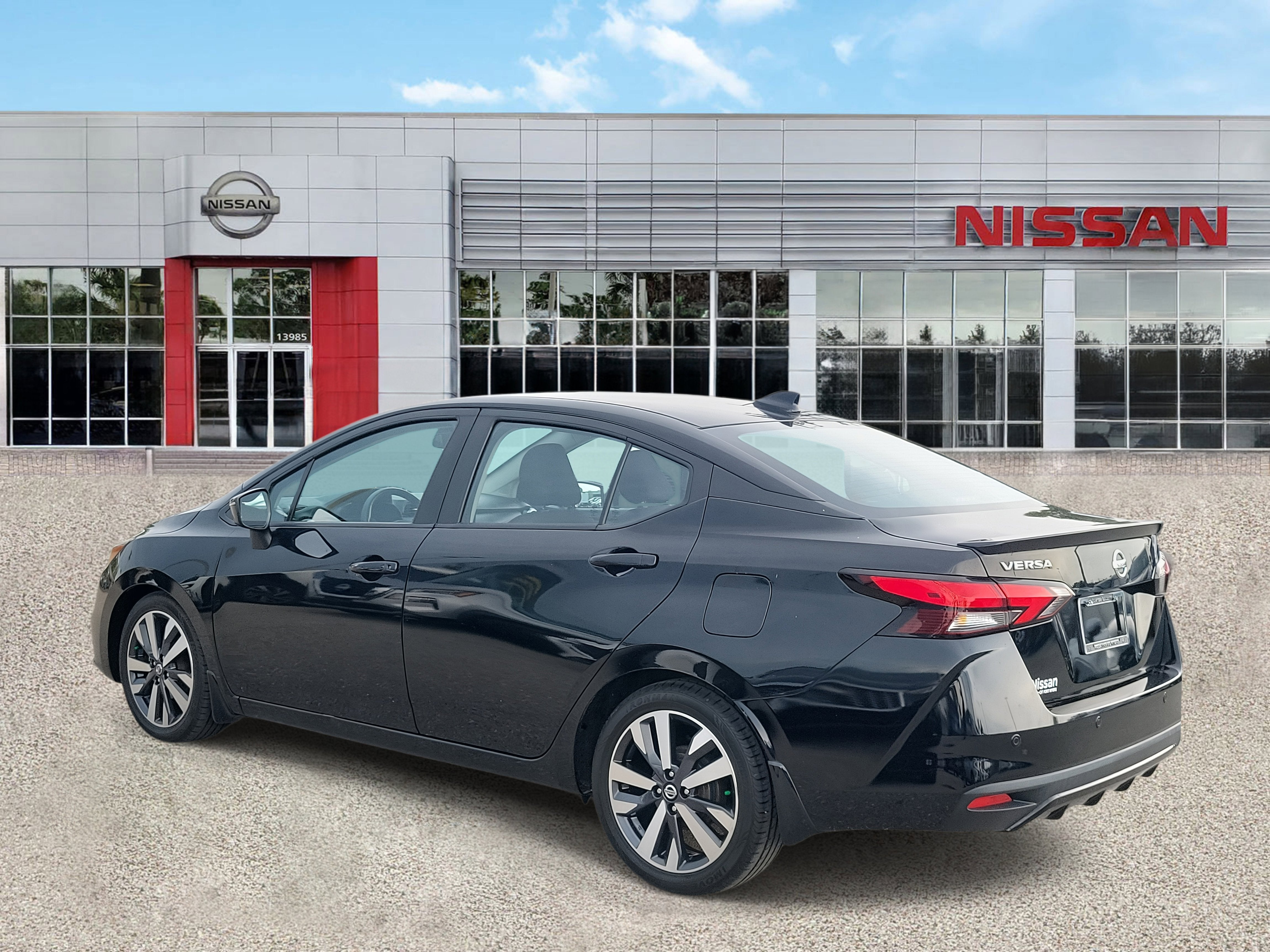 2021 Nissan Versa SR