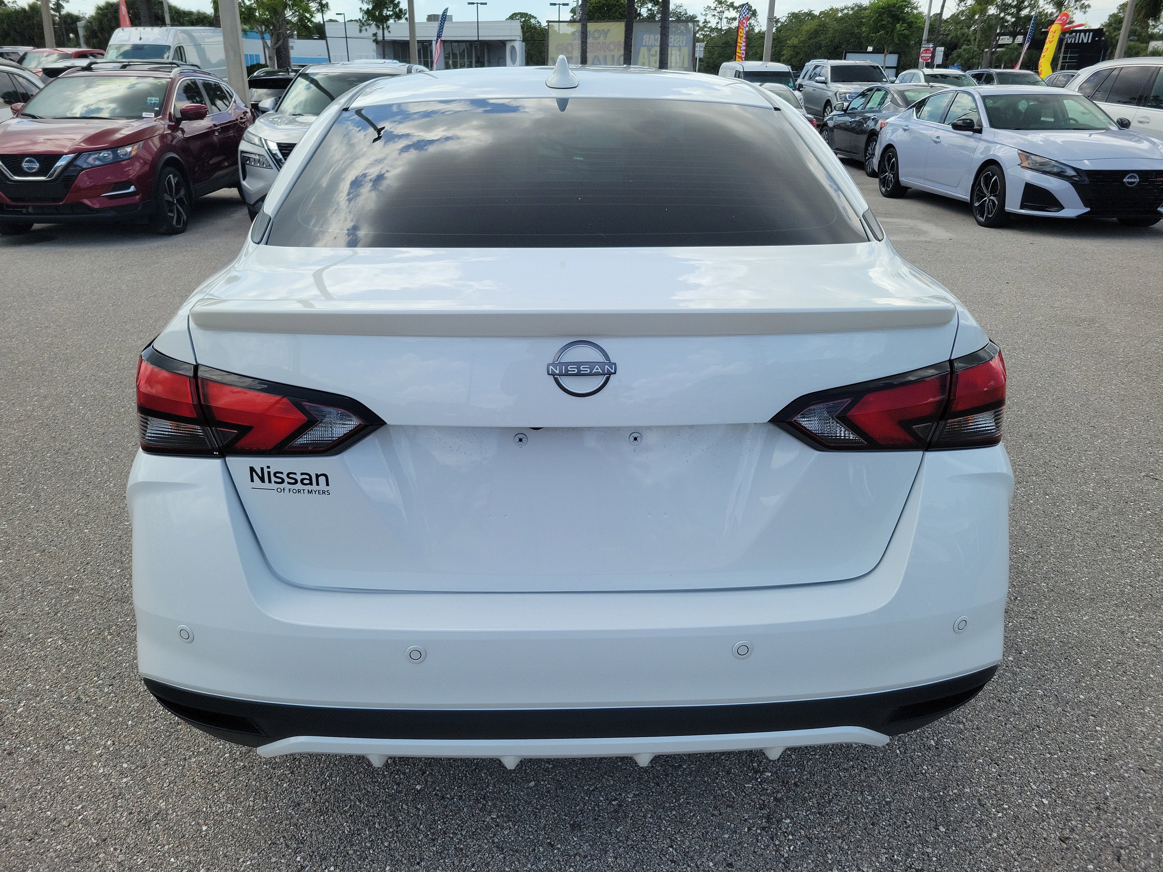 2023 Nissan Versa SR