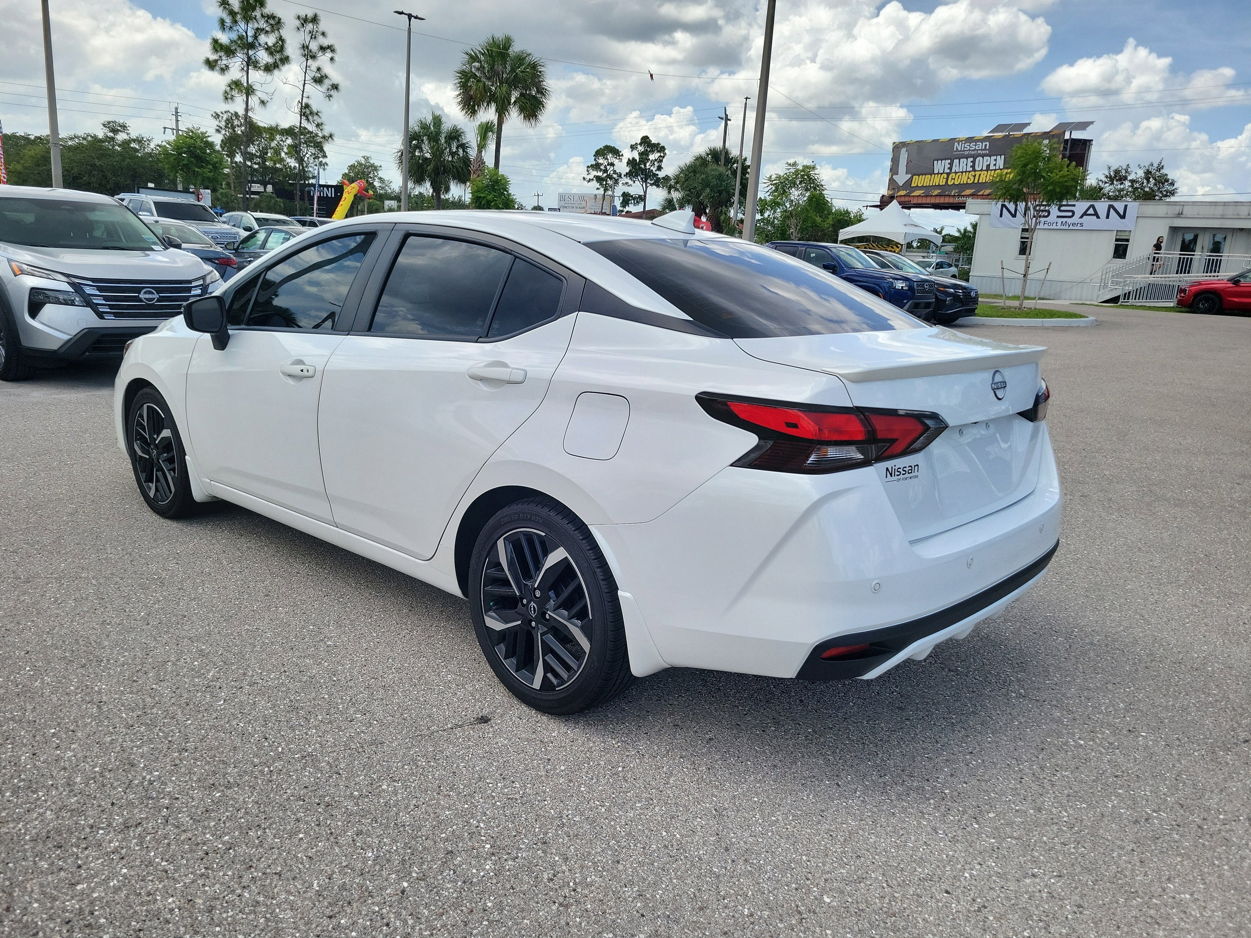 2023 Nissan Versa SR