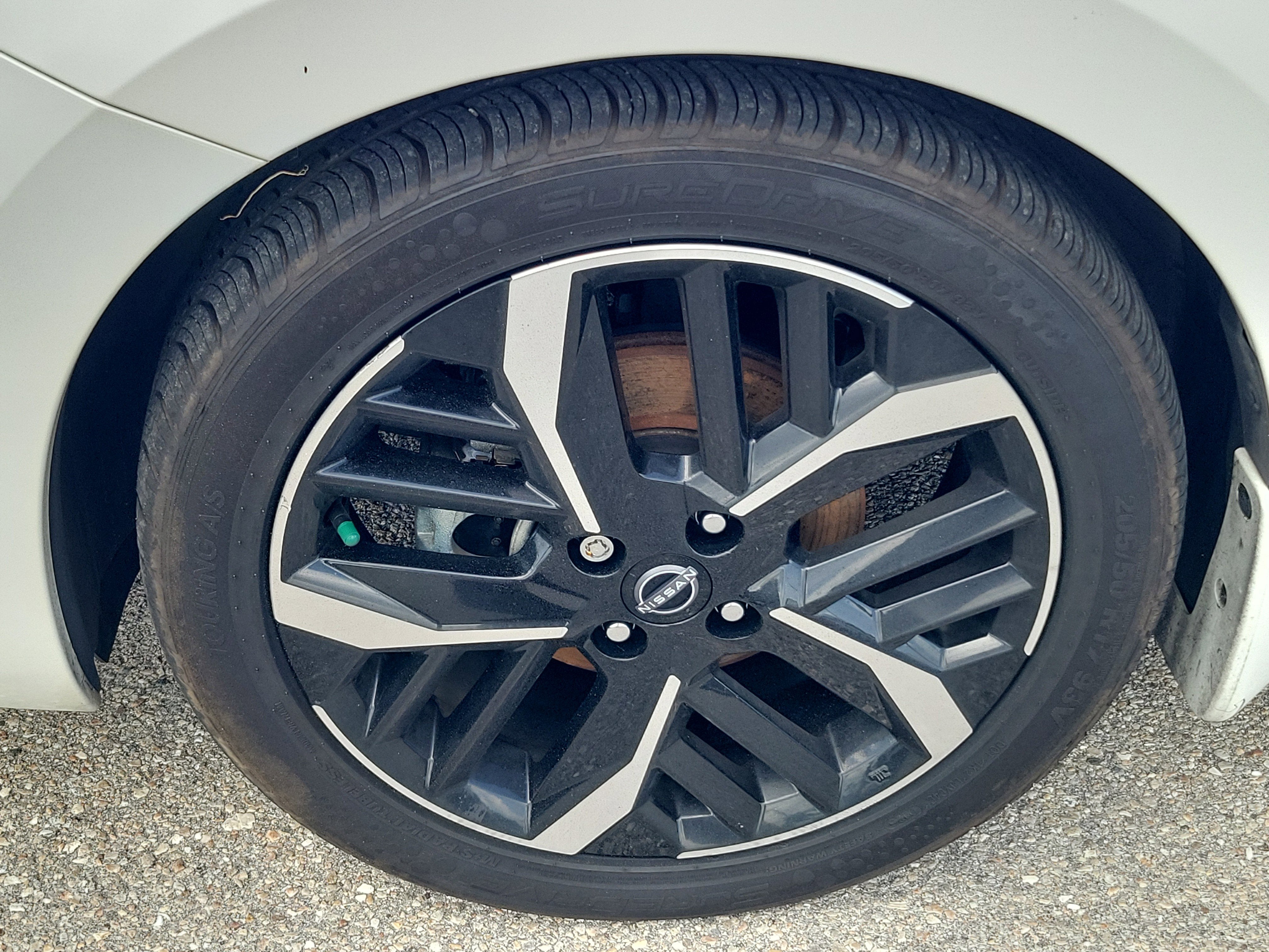 2023 Nissan Versa SR
