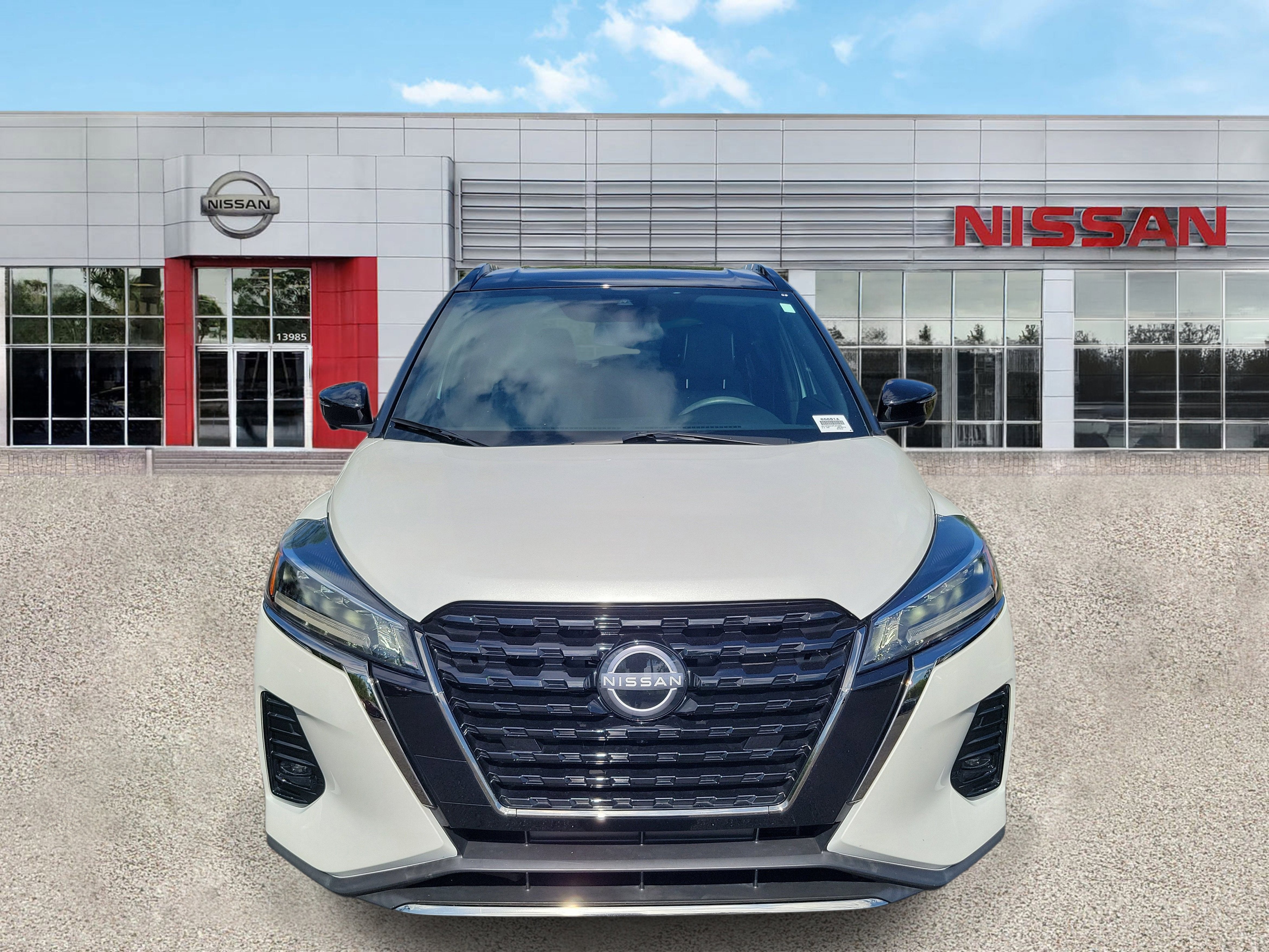 2023 Nissan Kicks SR