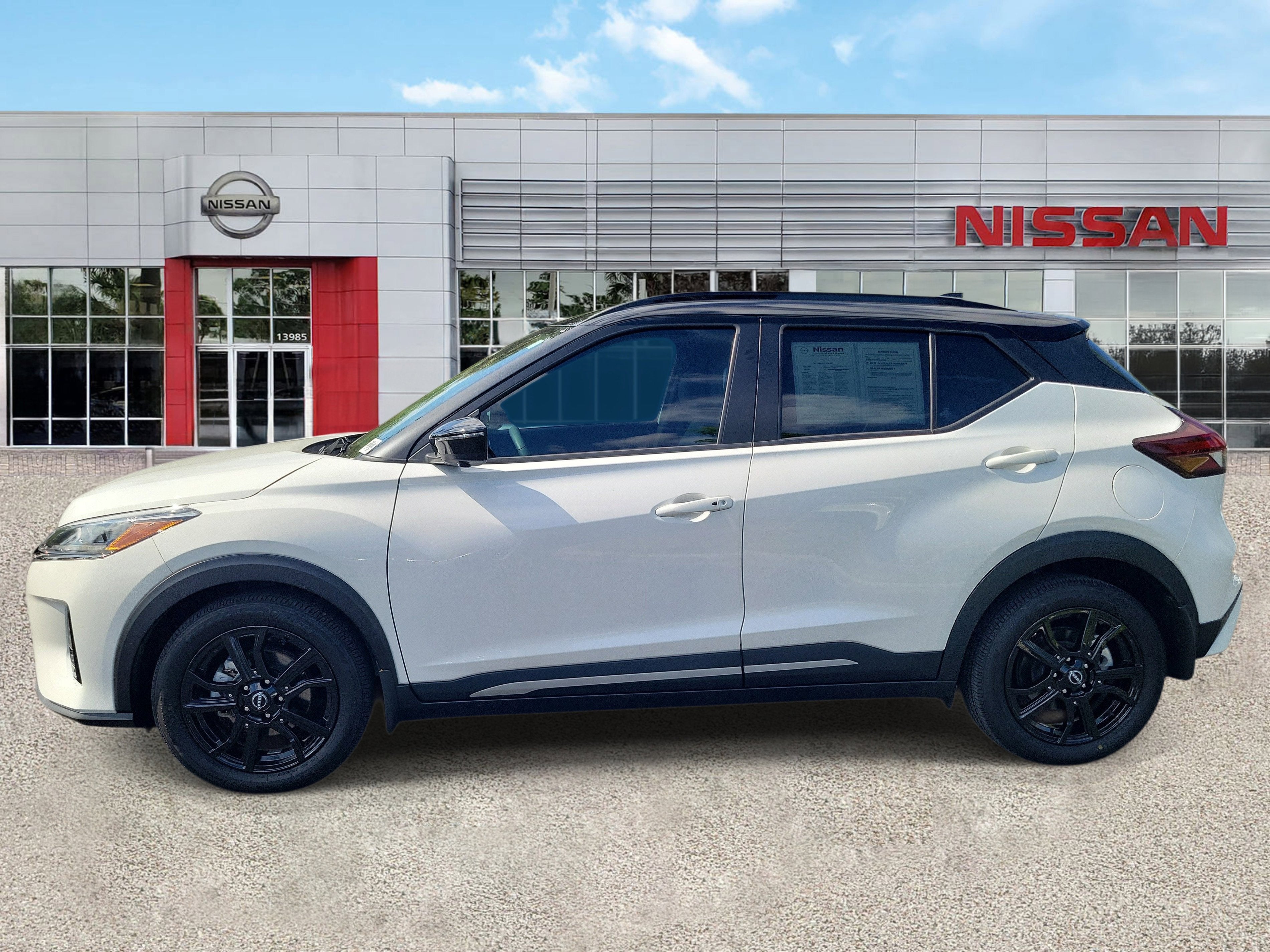 2023 Nissan Kicks SR