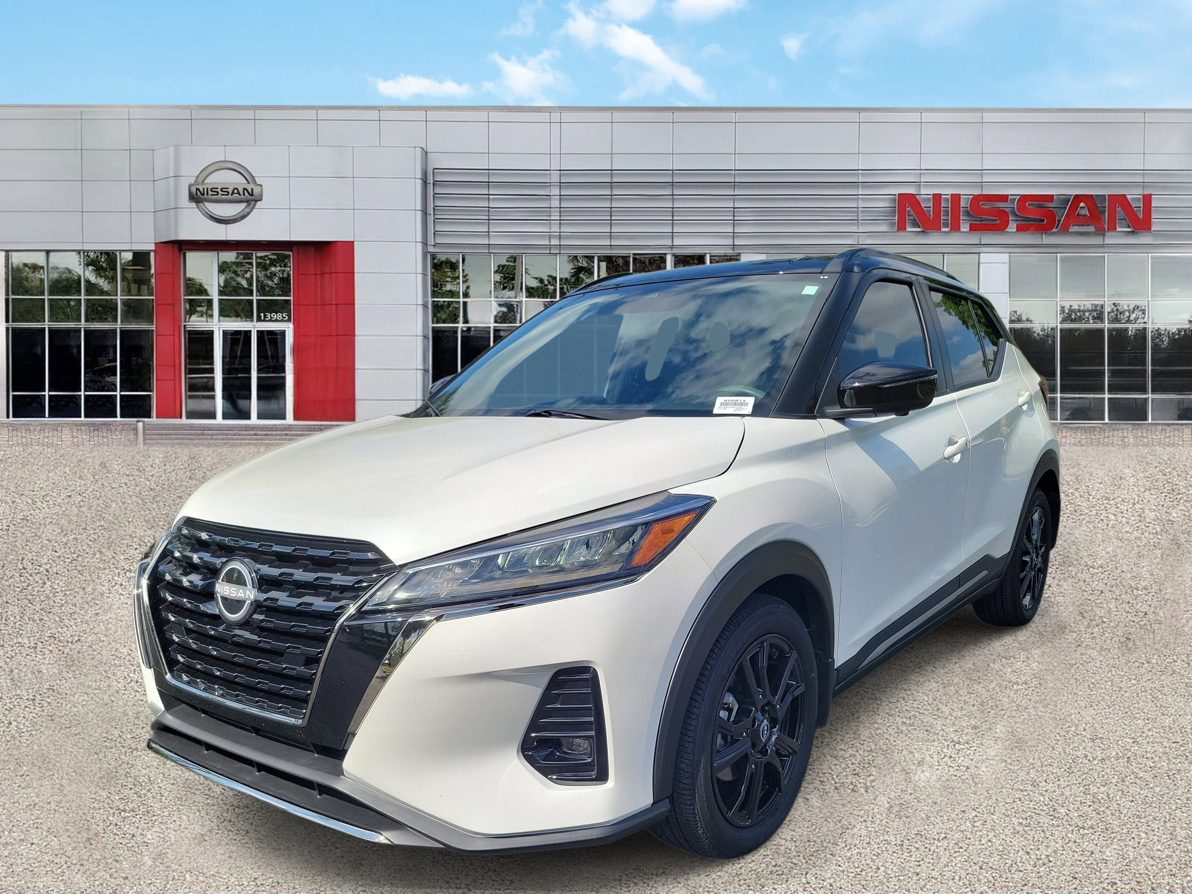 2023 Nissan Kicks SR