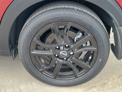 2022 Nissan Kicks SR