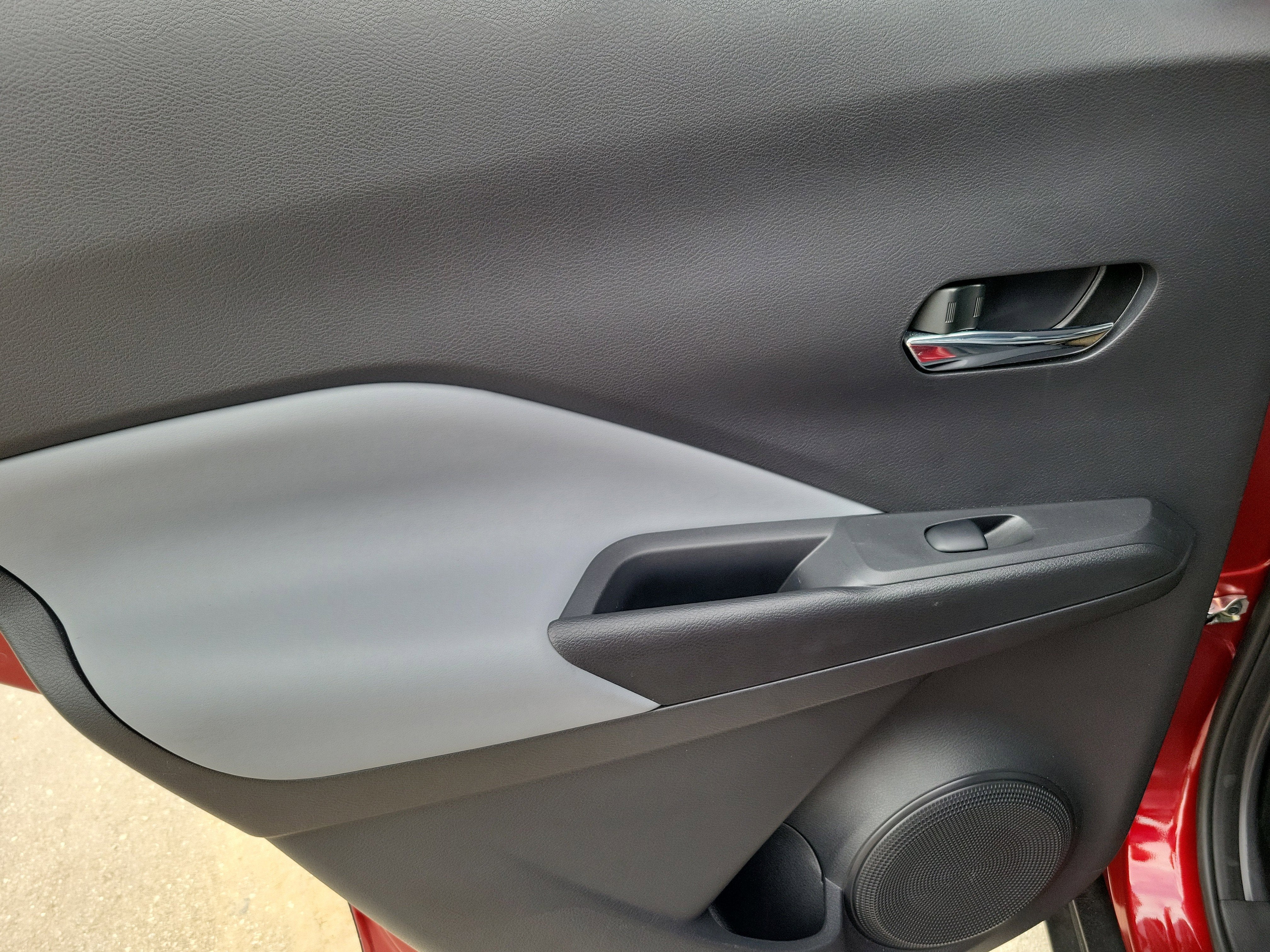 2022 Nissan Kicks SR