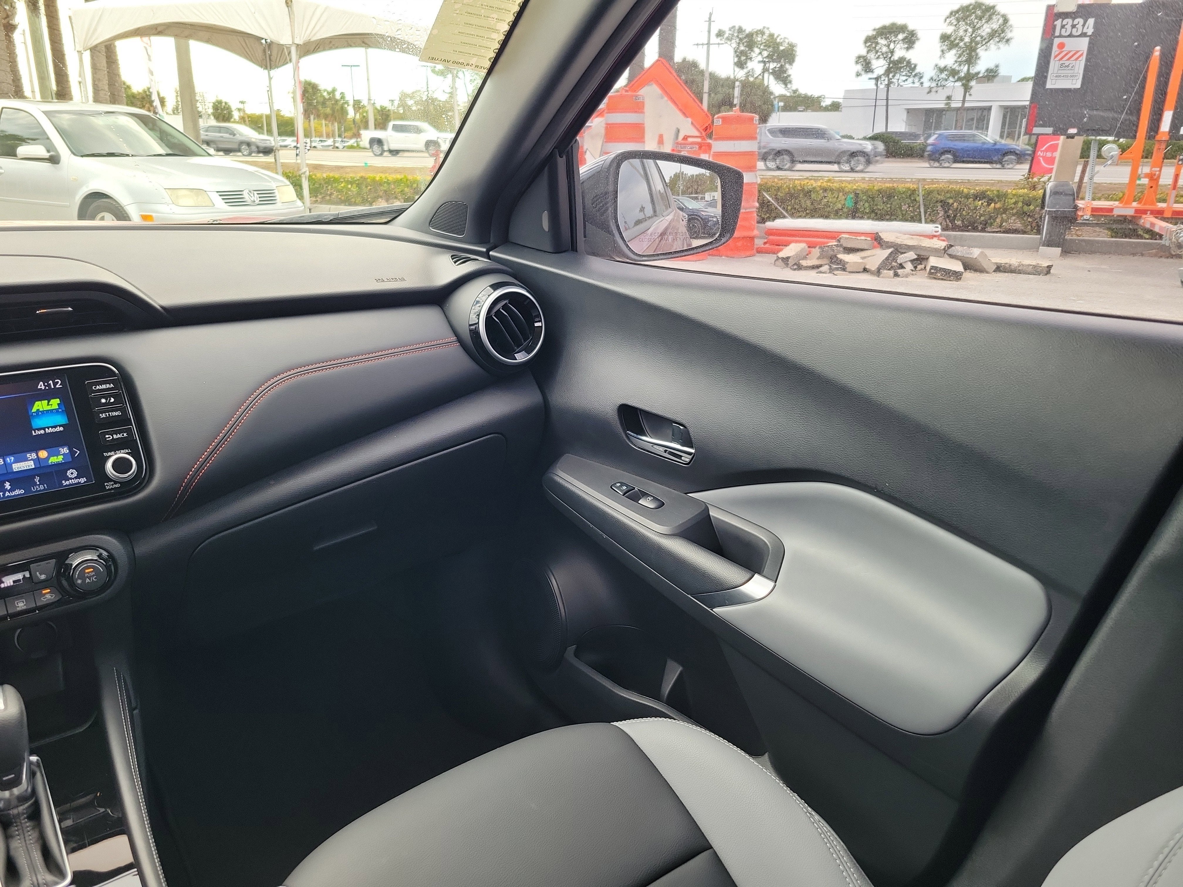 2022 Nissan Kicks SR