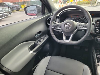 2022 Nissan Kicks SR