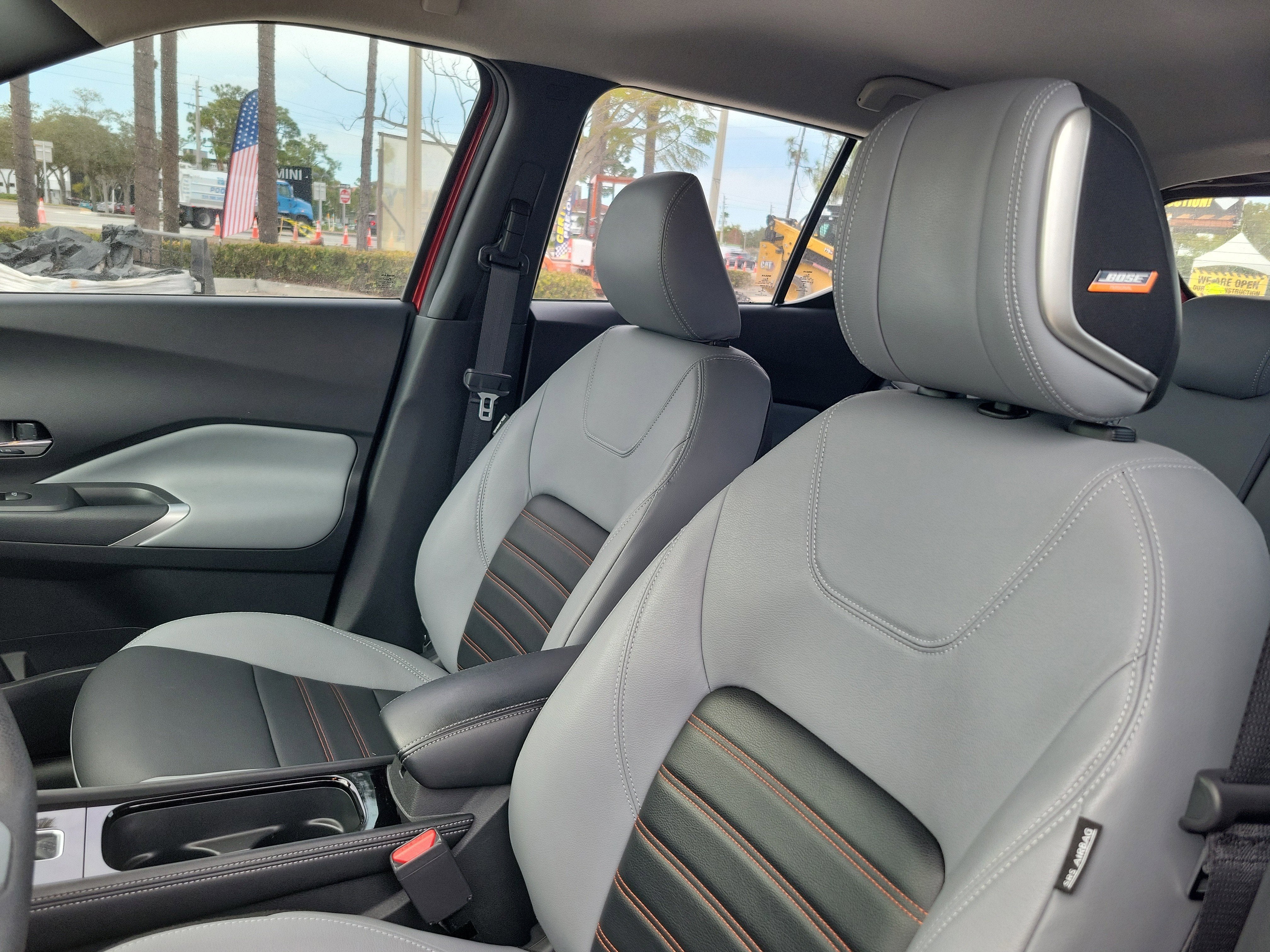 2022 Nissan Kicks SR