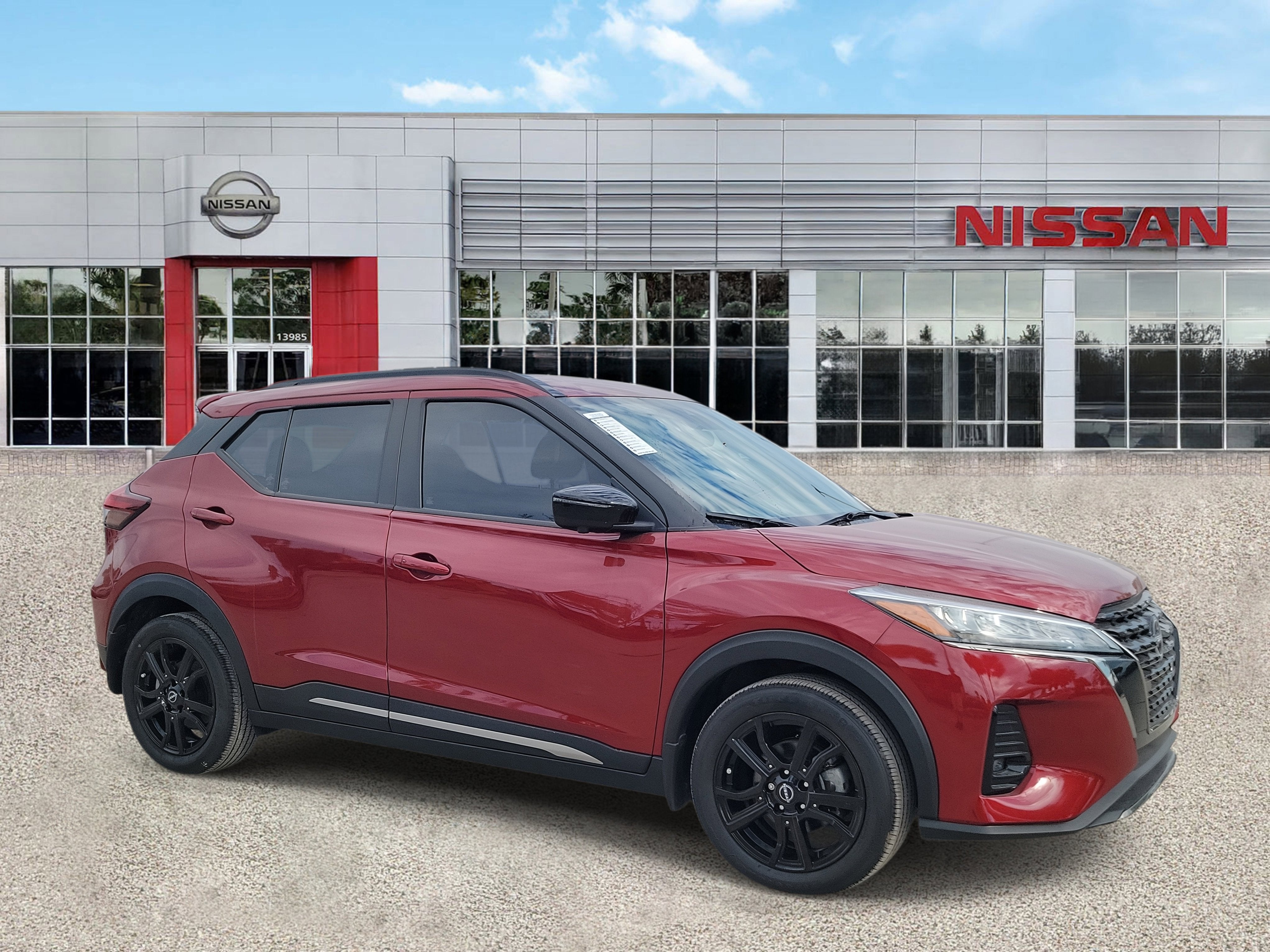 2022 Nissan Kicks SR