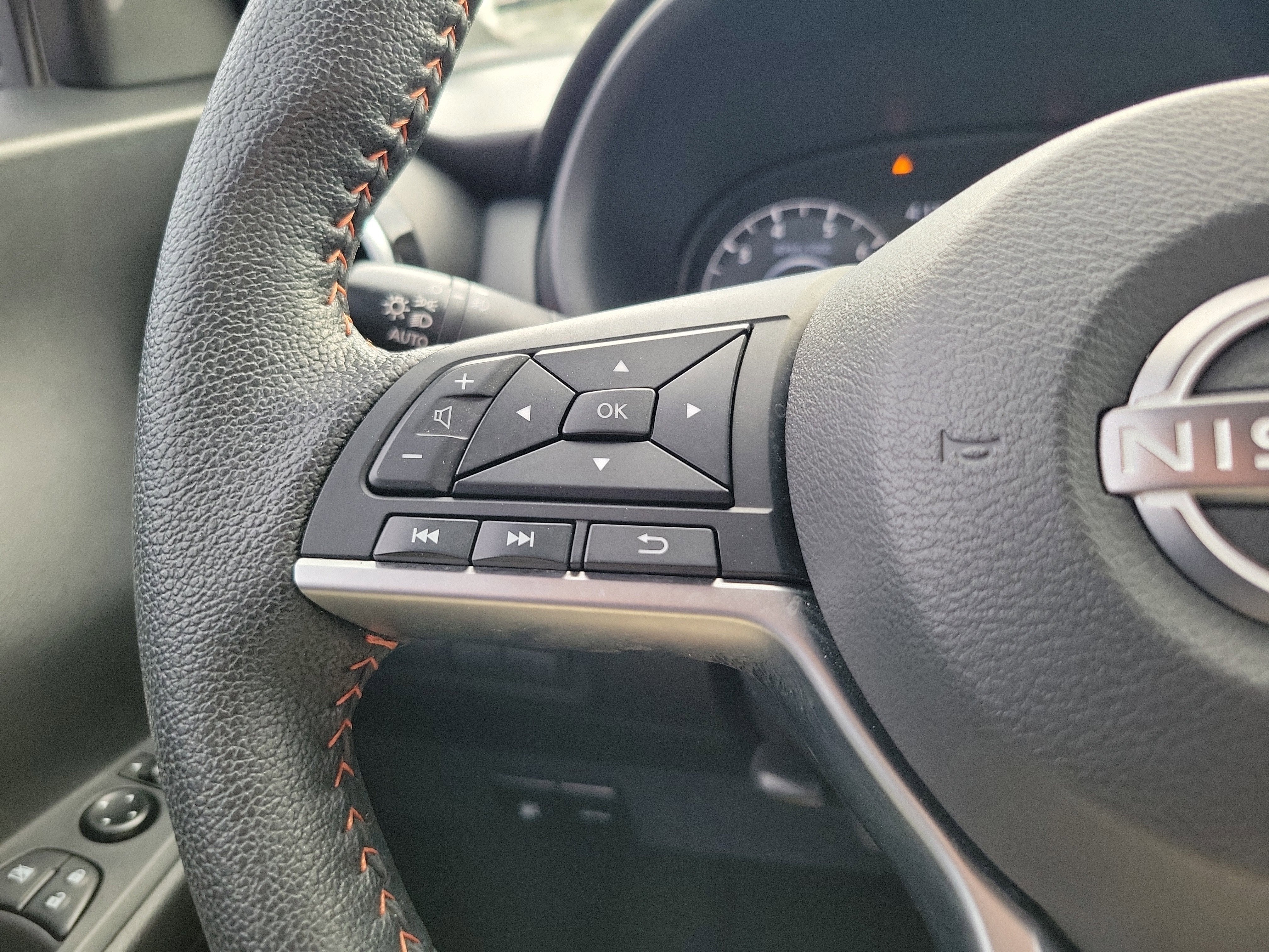 2022 Nissan Kicks SR