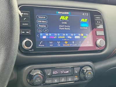 2022 Nissan Kicks SR