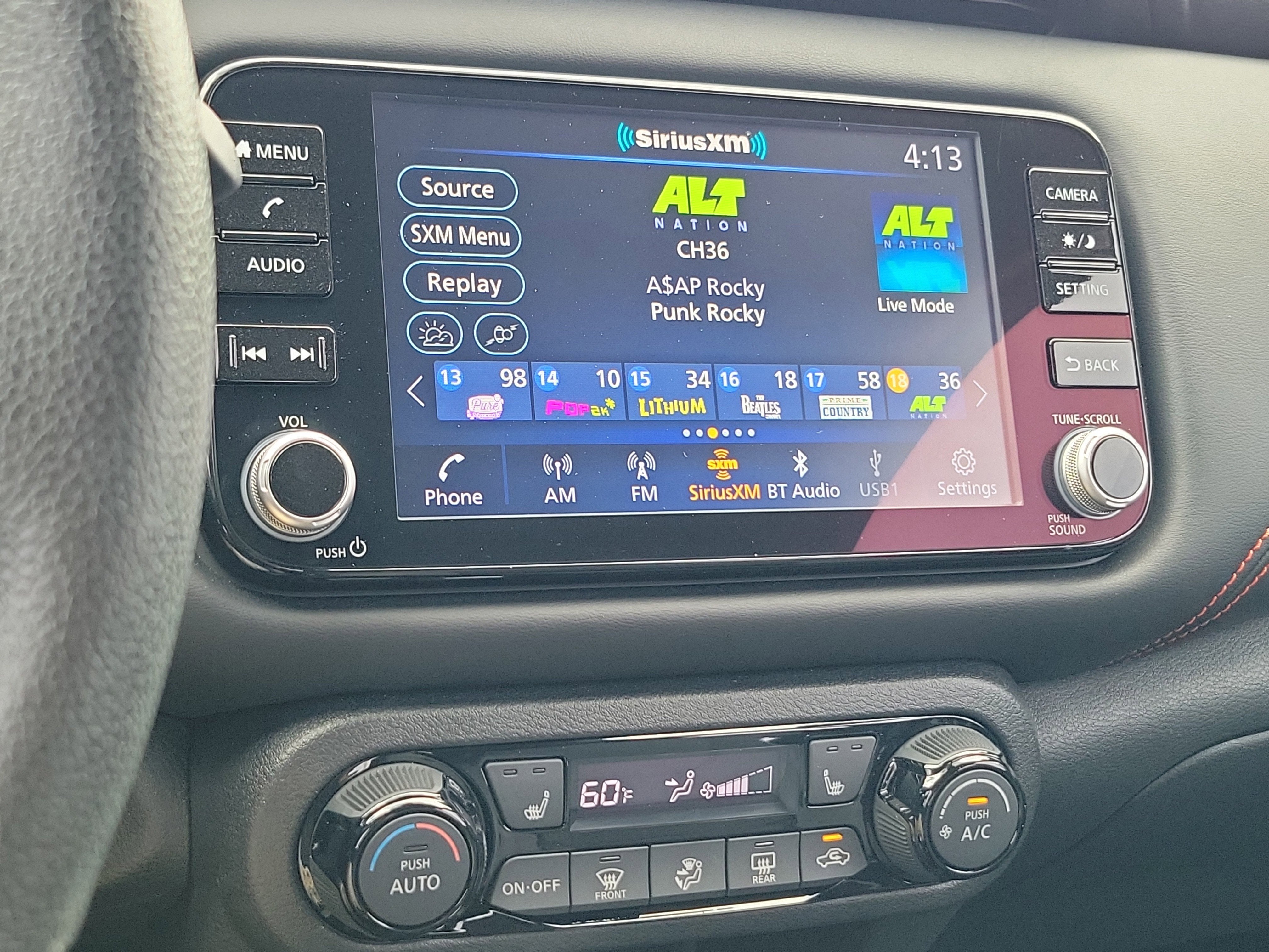 2022 Nissan Kicks SR