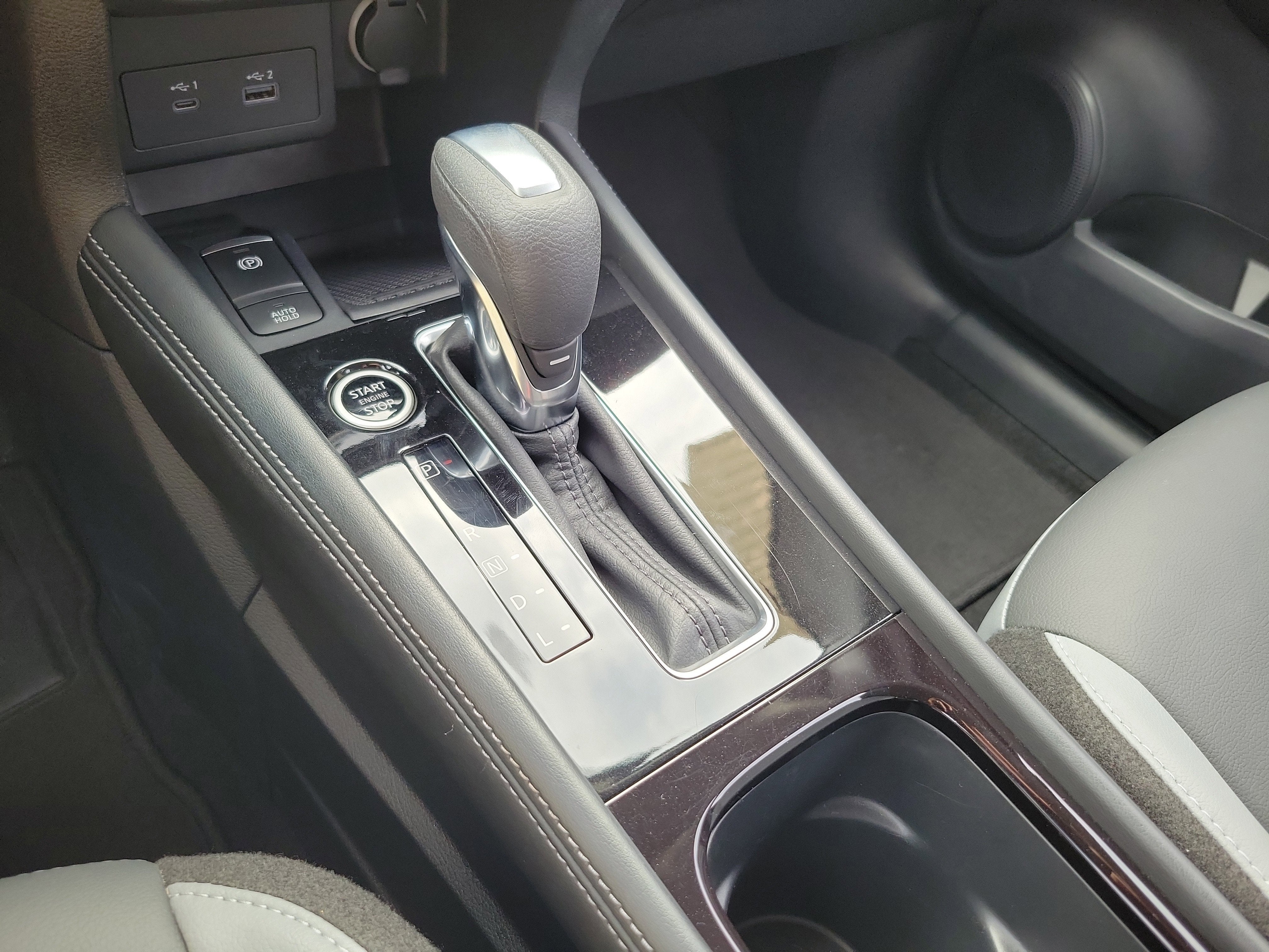 2022 Nissan Kicks SR