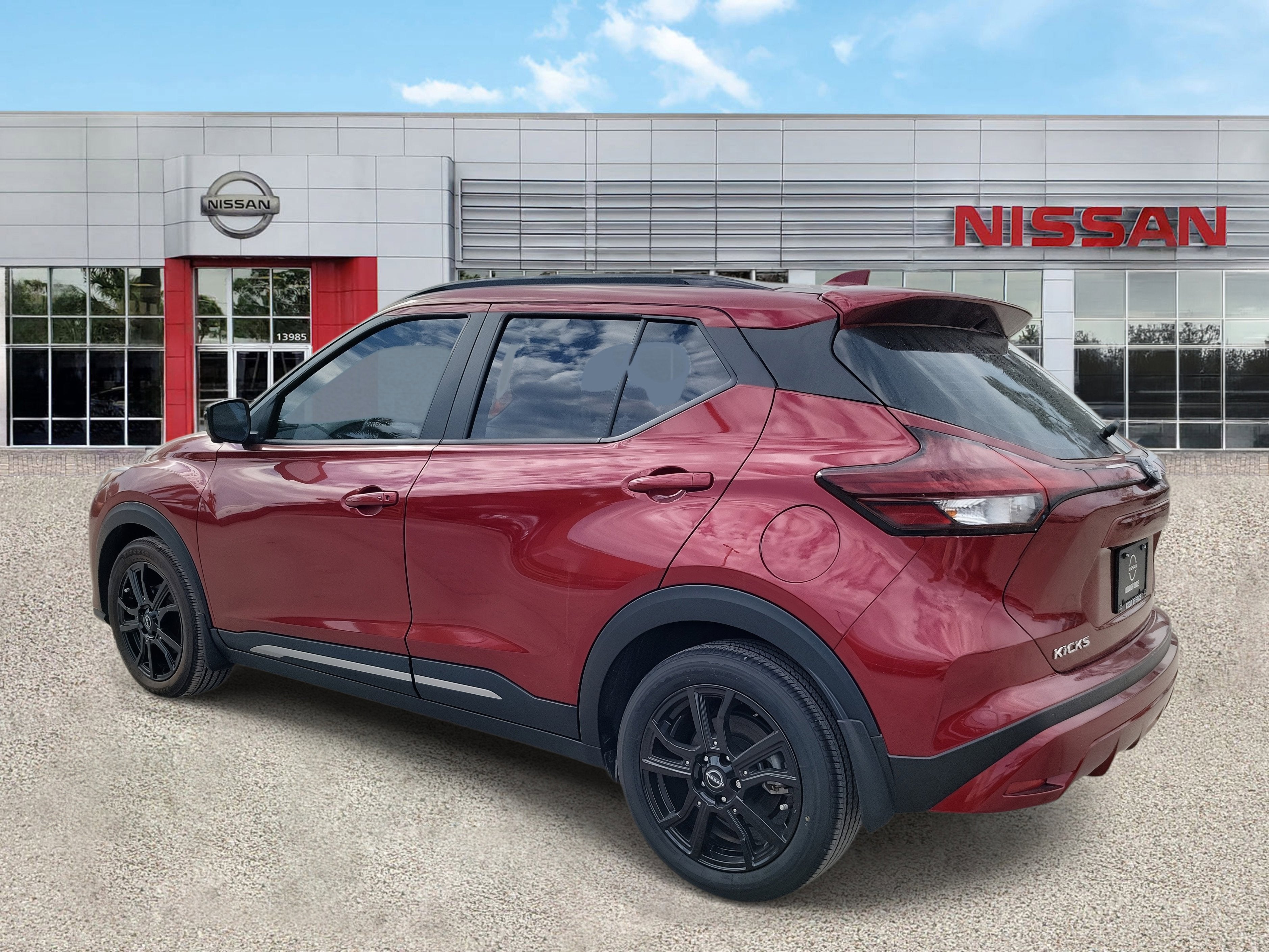 2022 Nissan Kicks SR