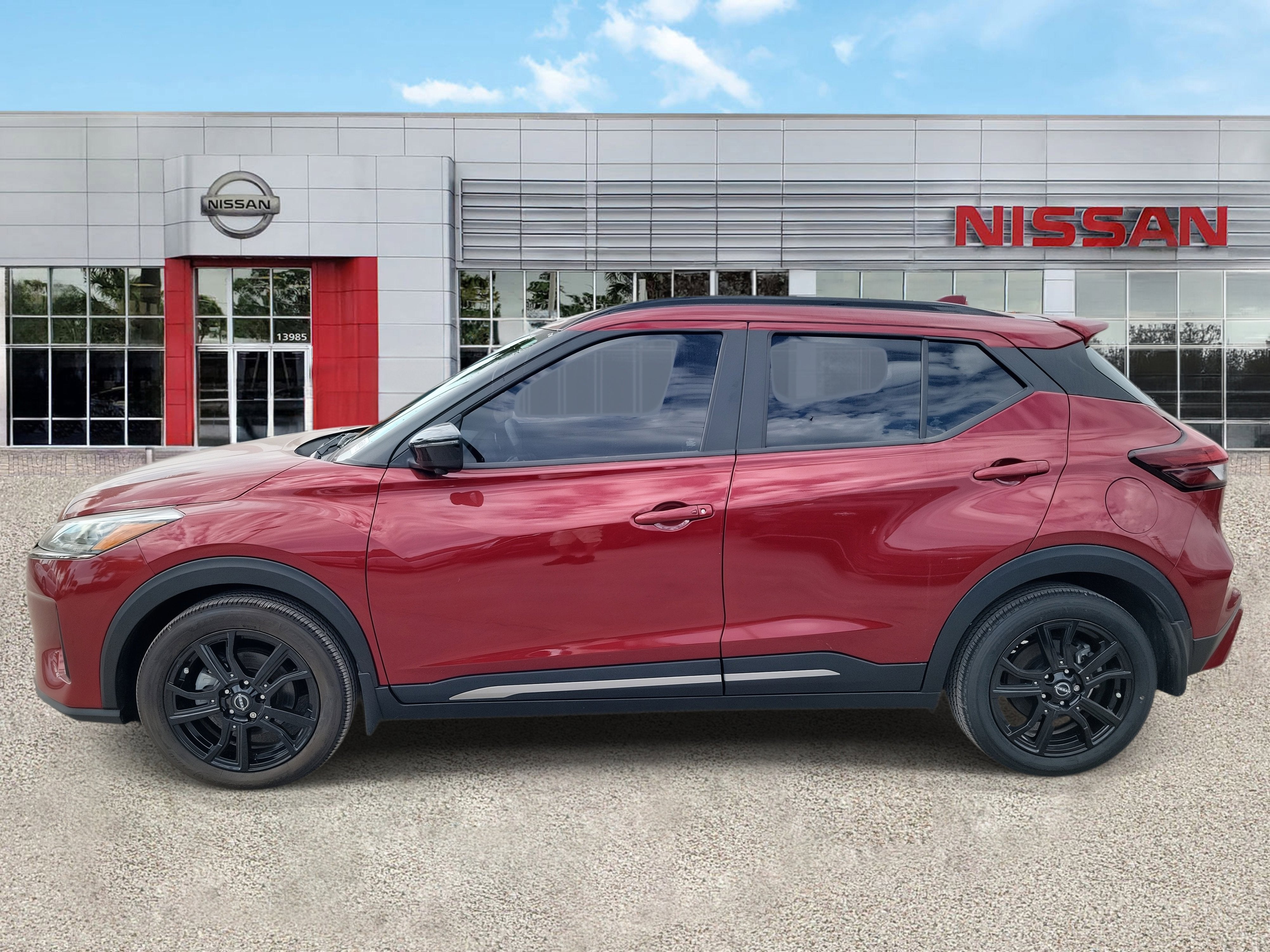 2022 Nissan Kicks SR