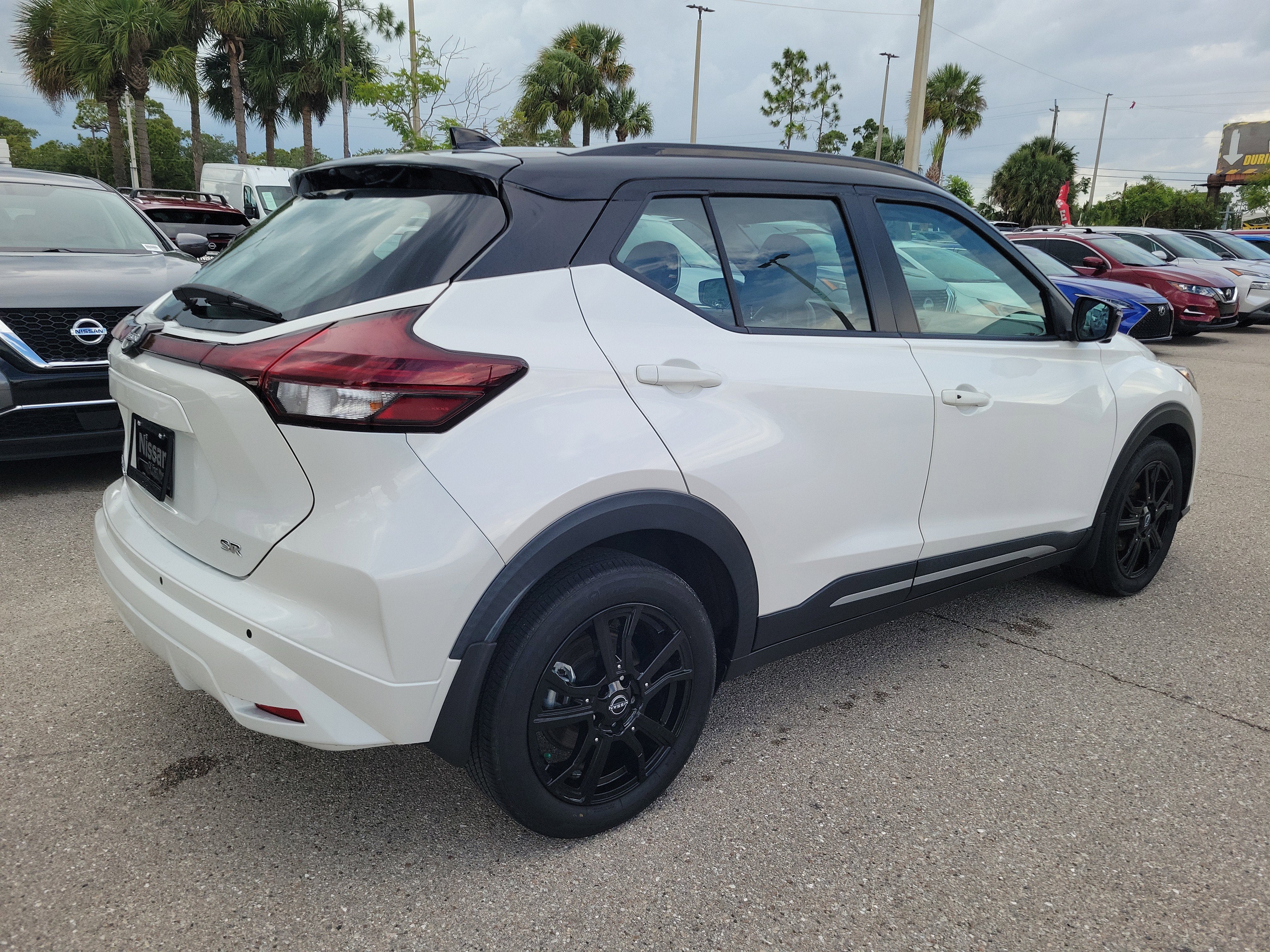2023 Nissan Kicks SR