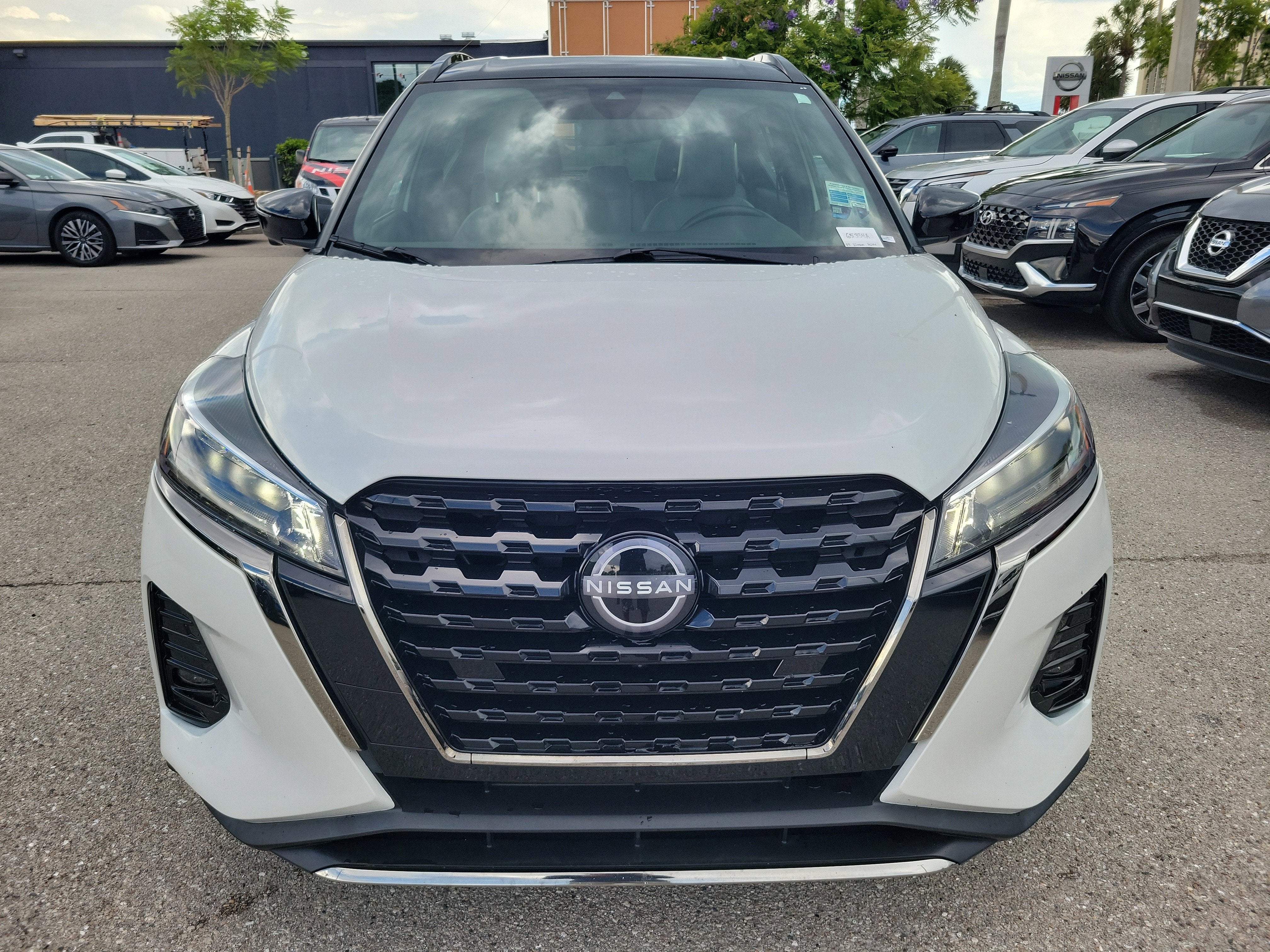 2023 Nissan Kicks SR