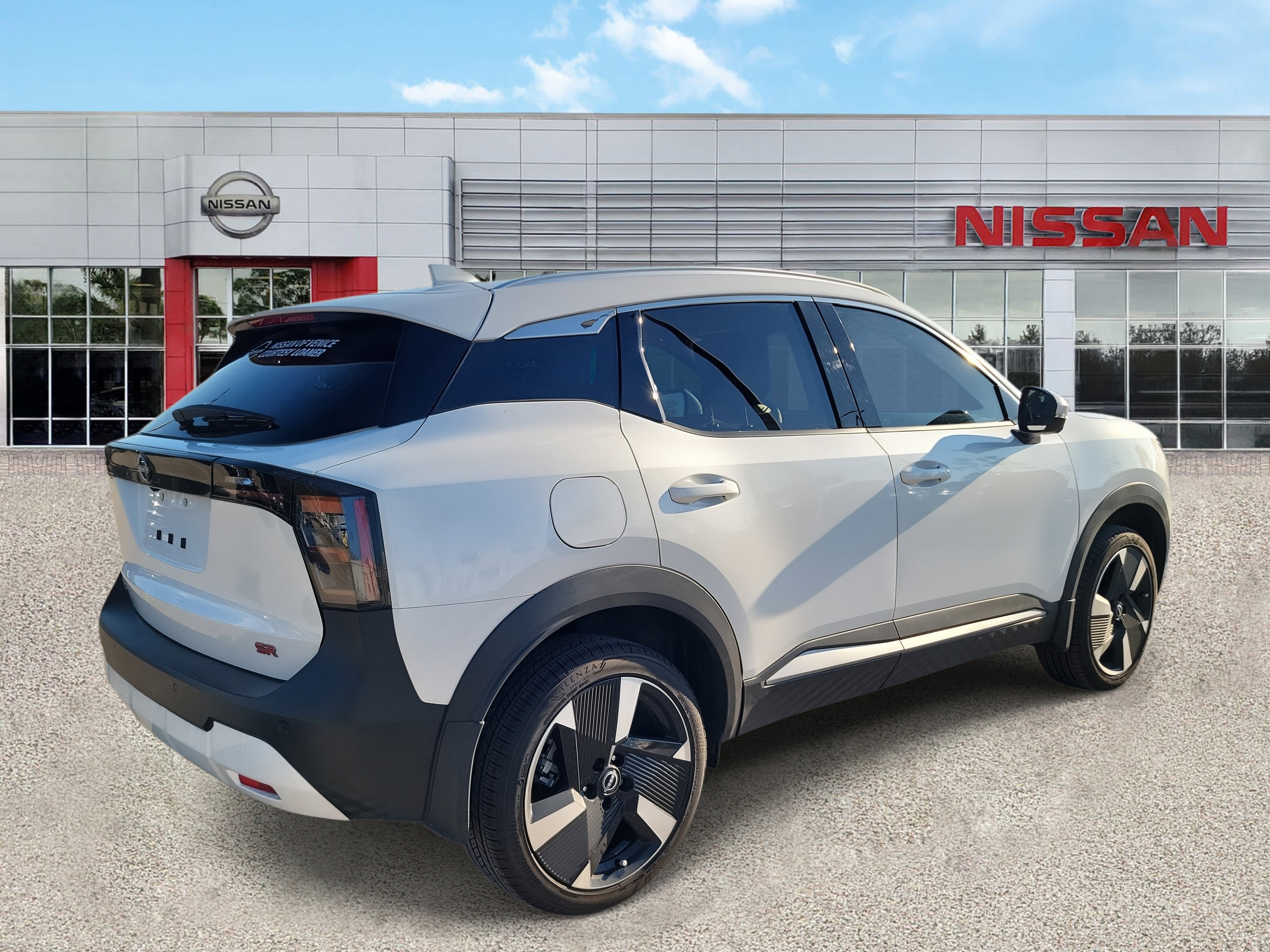 2025 Nissan Kicks SR