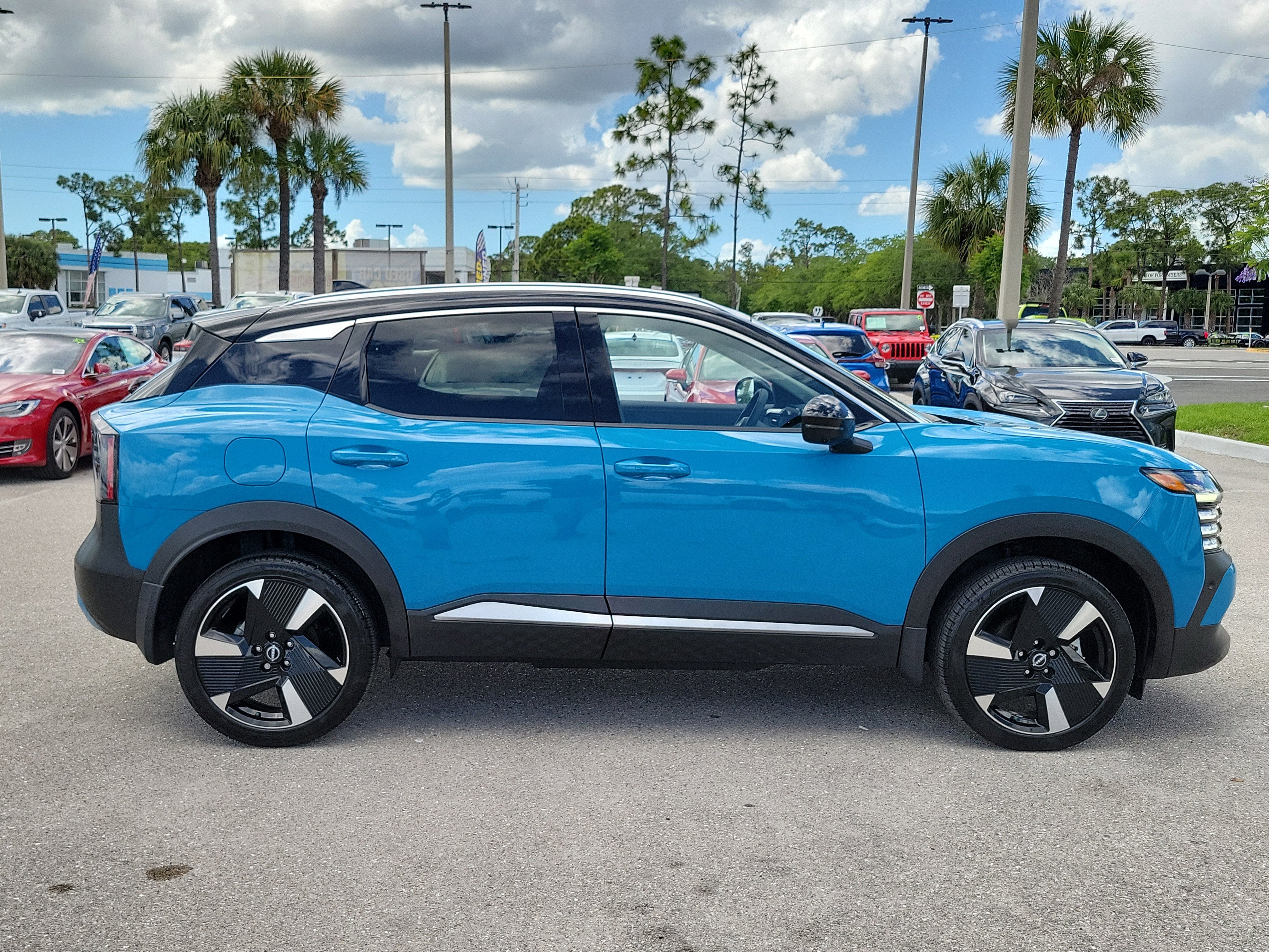 2025 Nissan Kicks SR