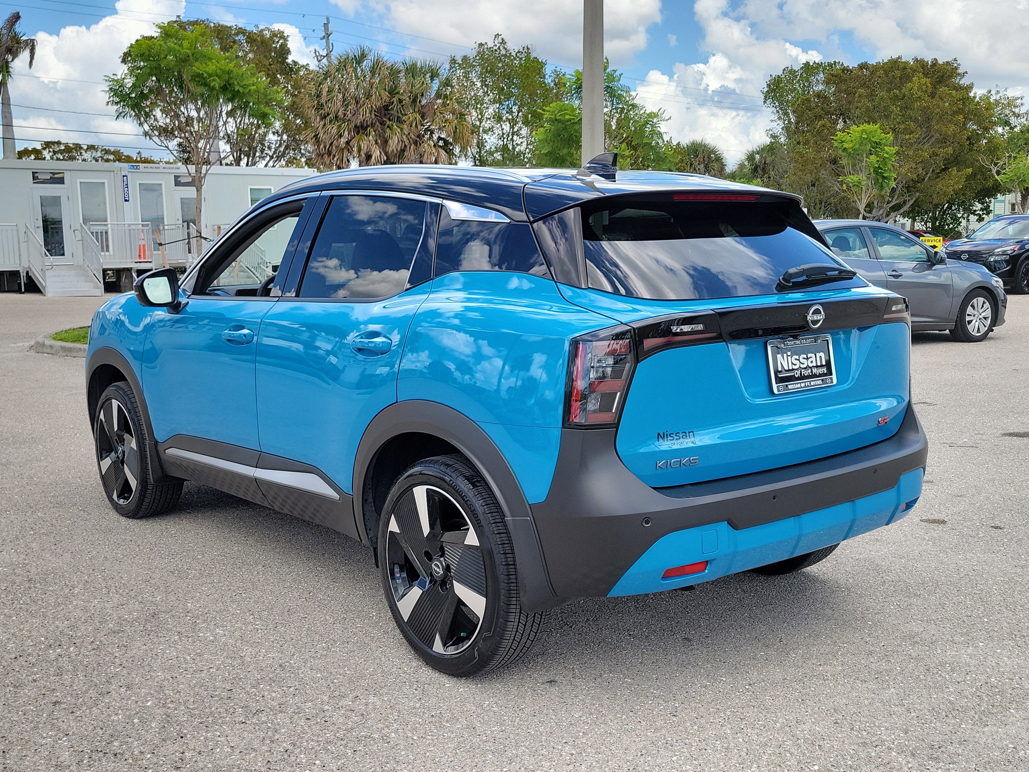 2025 Nissan Kicks SR