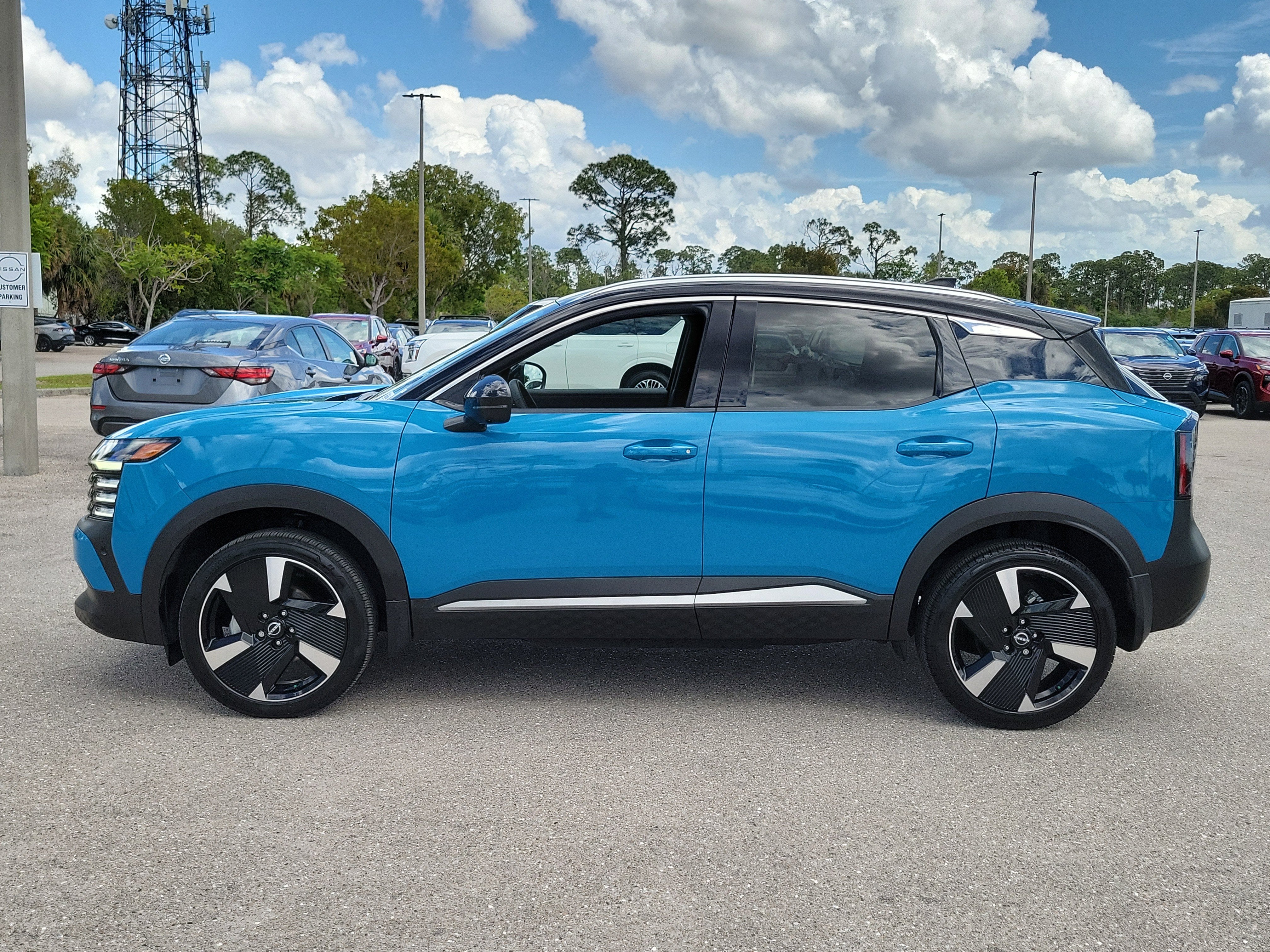 2025 Nissan Kicks SR