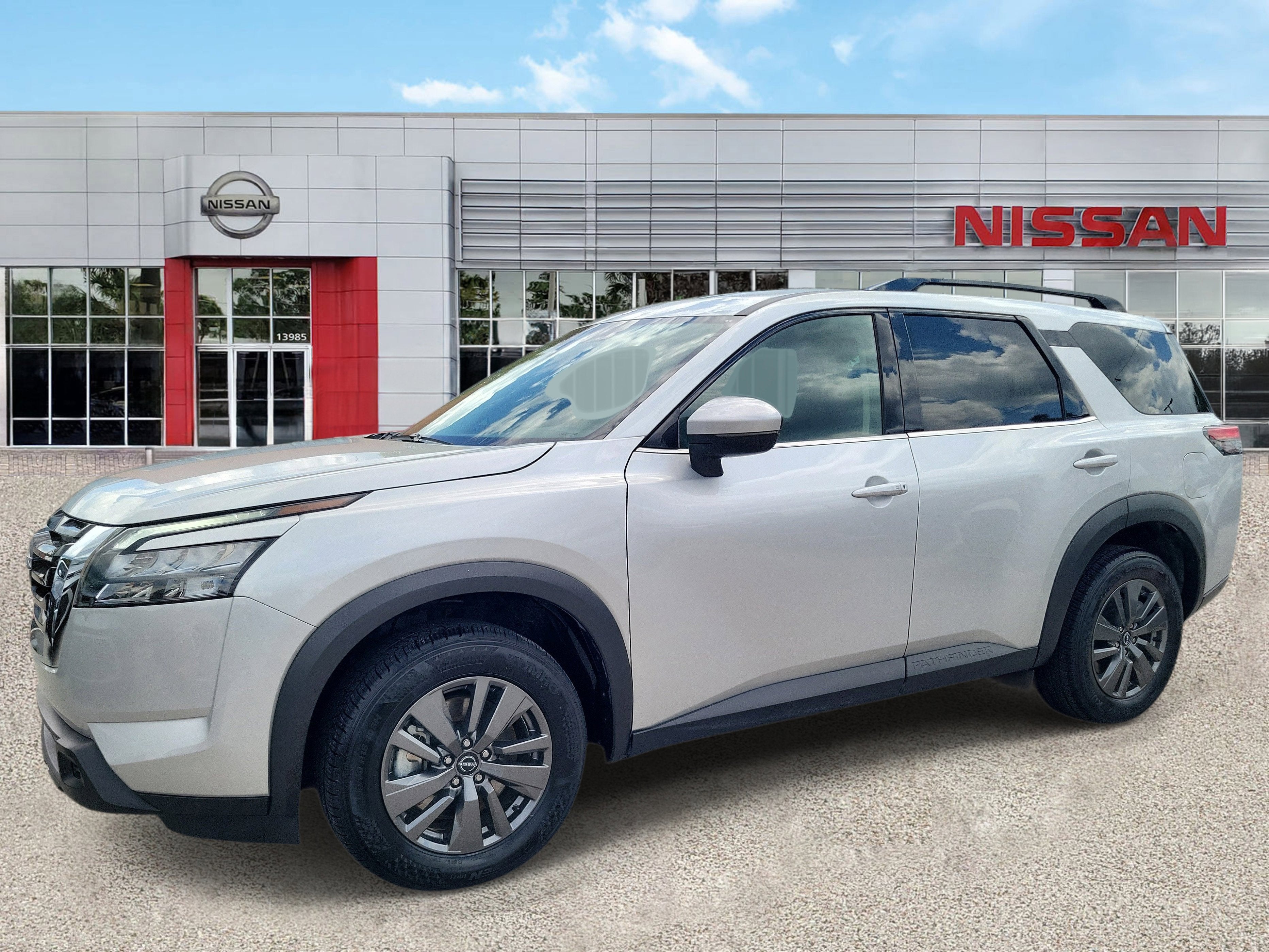 2025 Nissan Pathfinder SV