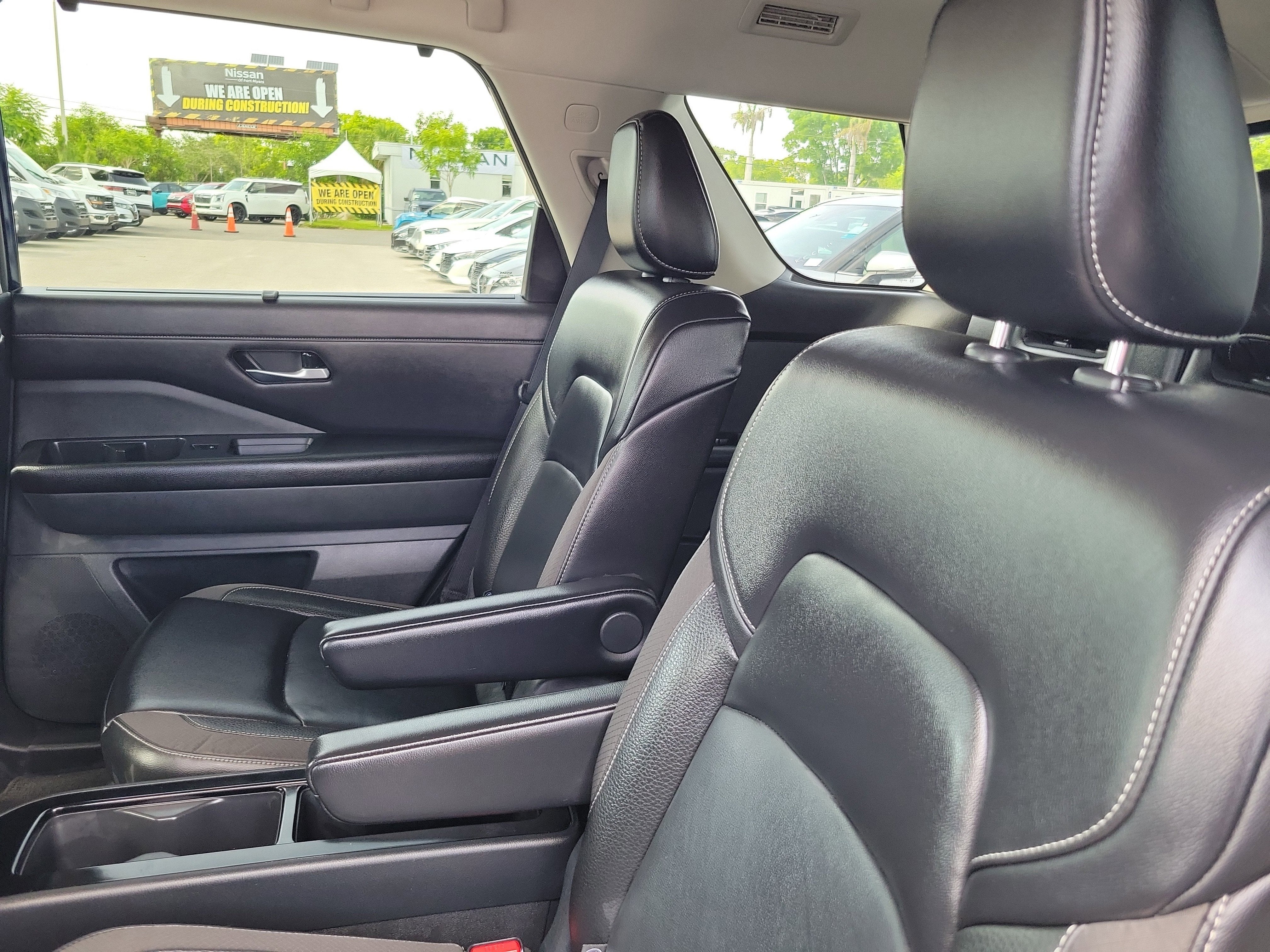 2024 Nissan Pathfinder SL