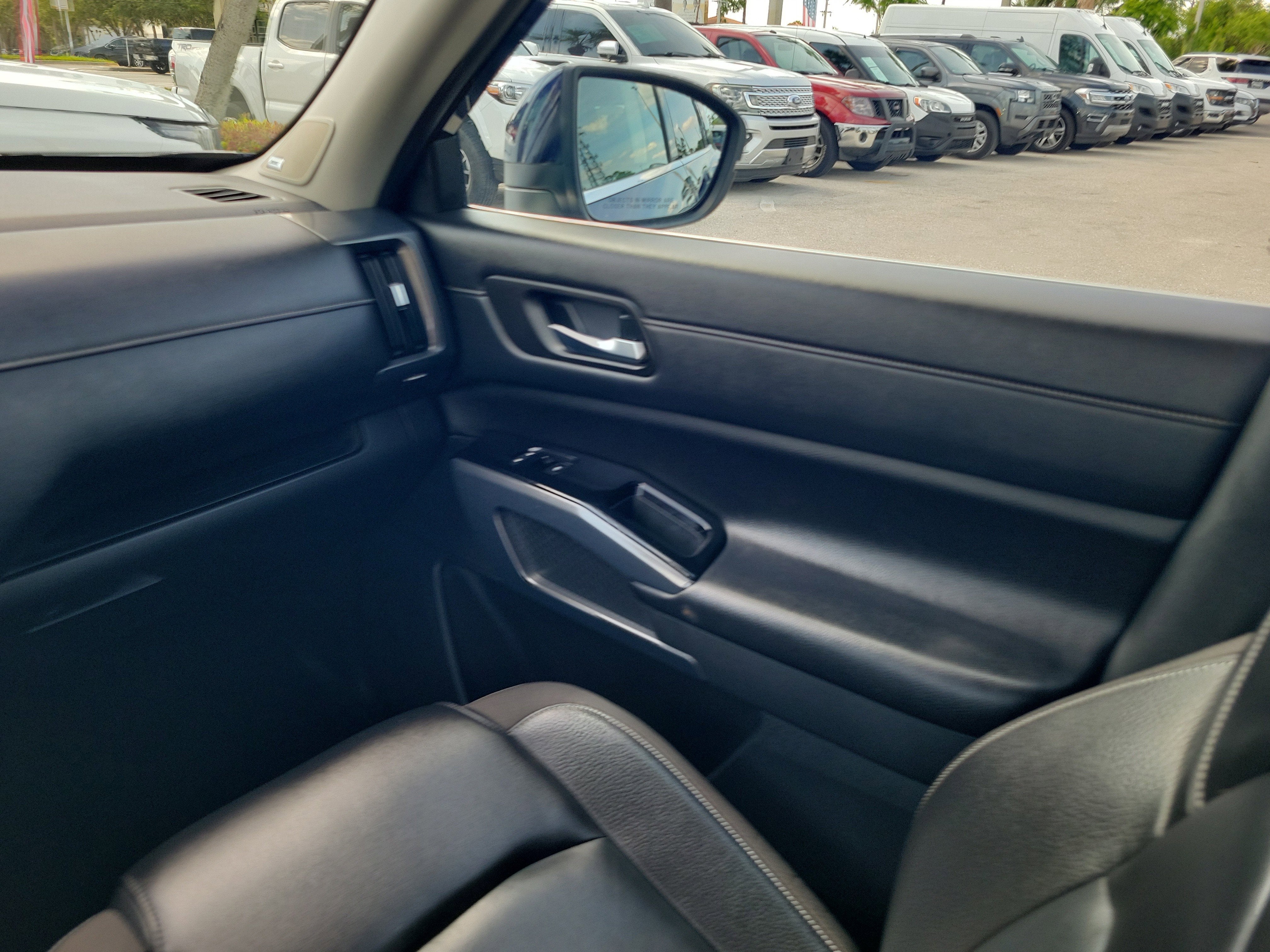 2024 Nissan Pathfinder SL