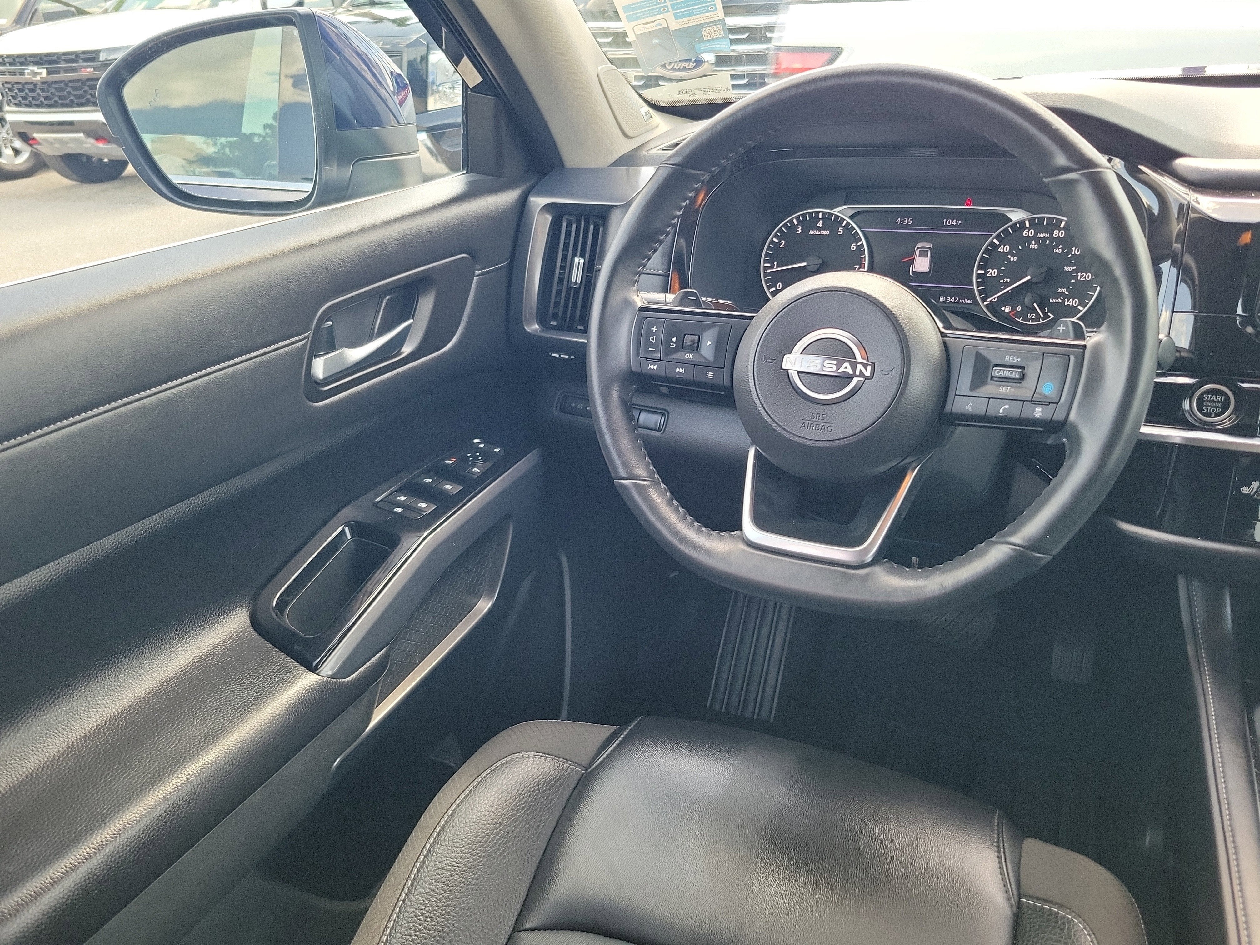 2024 Nissan Pathfinder SL