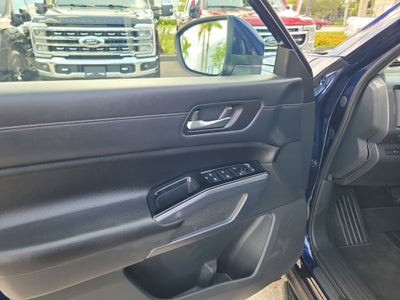 2024 Nissan Pathfinder SL