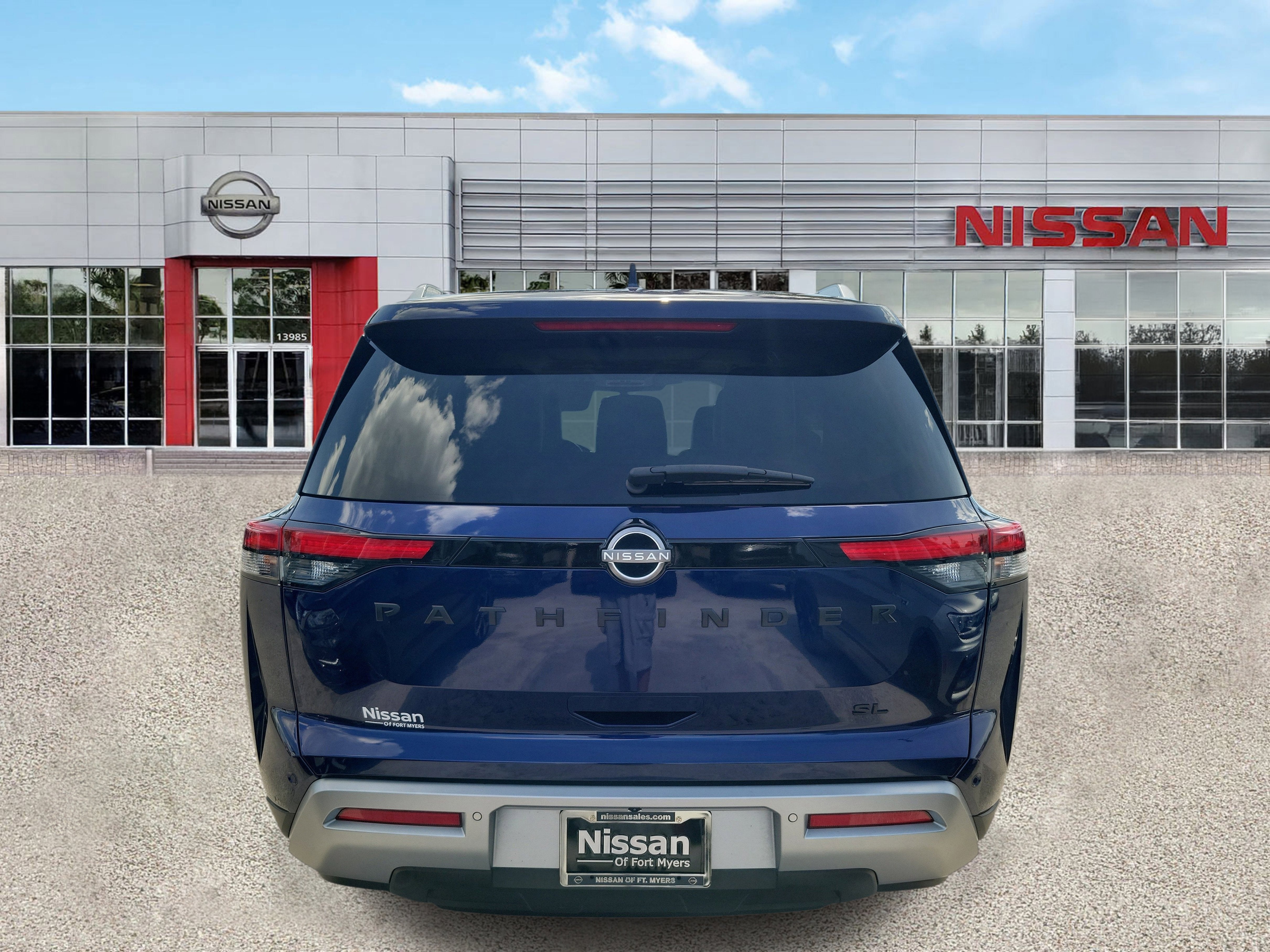 2024 Nissan Pathfinder SL
