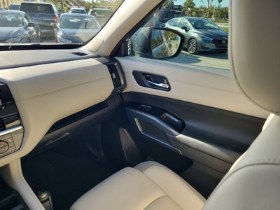 2024 Nissan Pathfinder SL